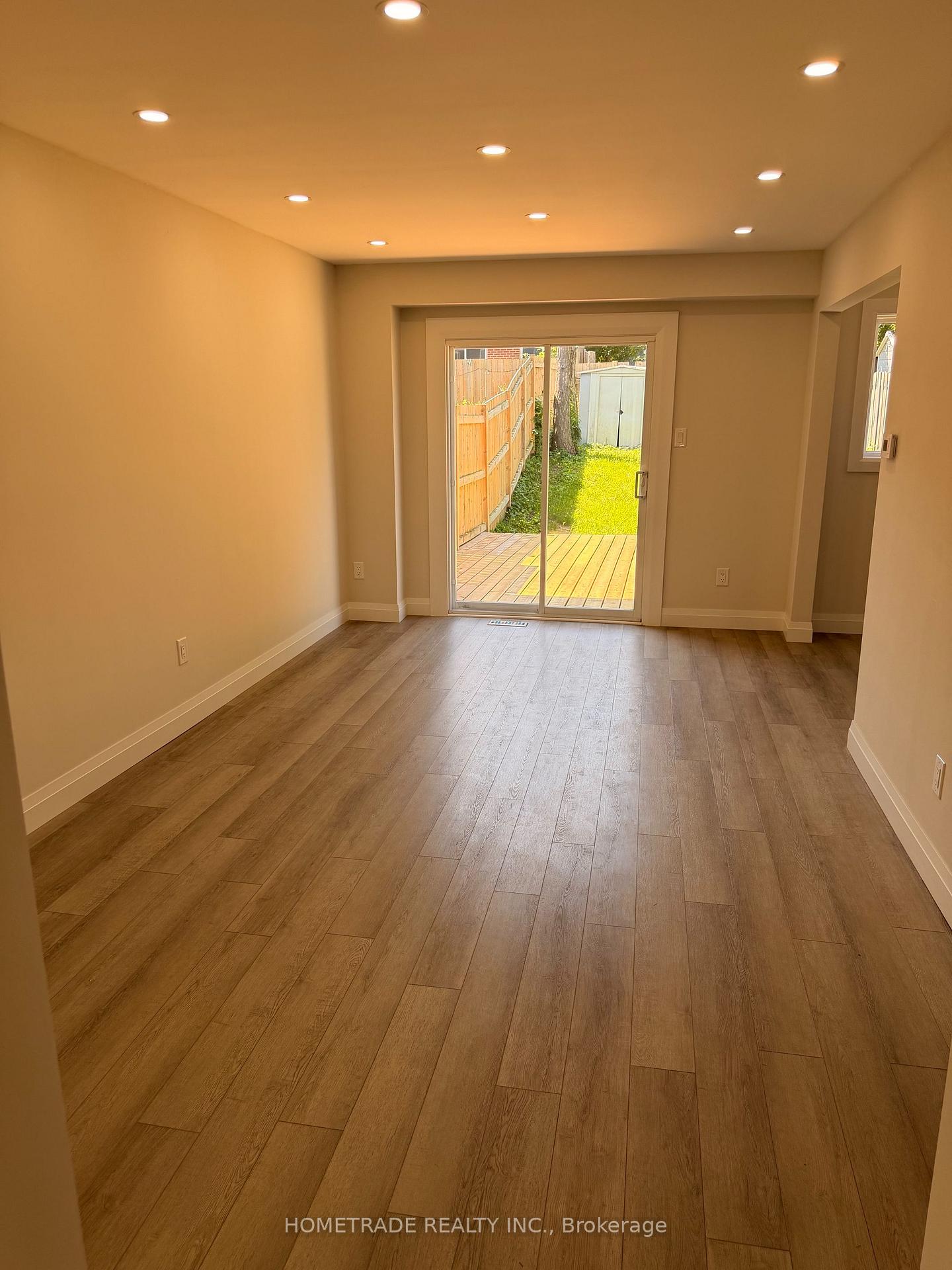 Photo 5 of 14 Chaucer Crescent, Barrie, Letitia Heights — HOMEH