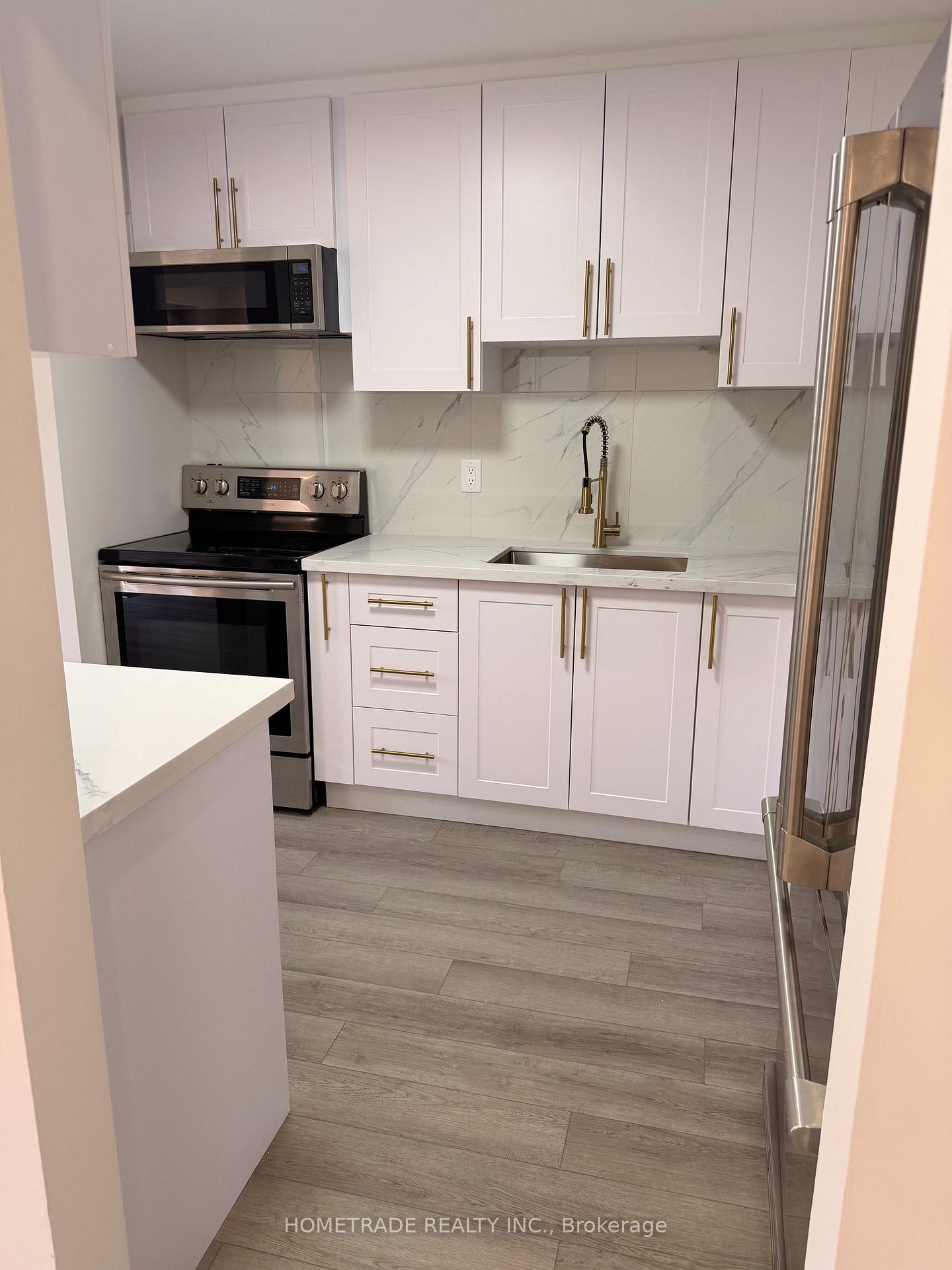Photo 6 of 14 Chaucer Crescent, Barrie, Letitia Heights — HOMEH