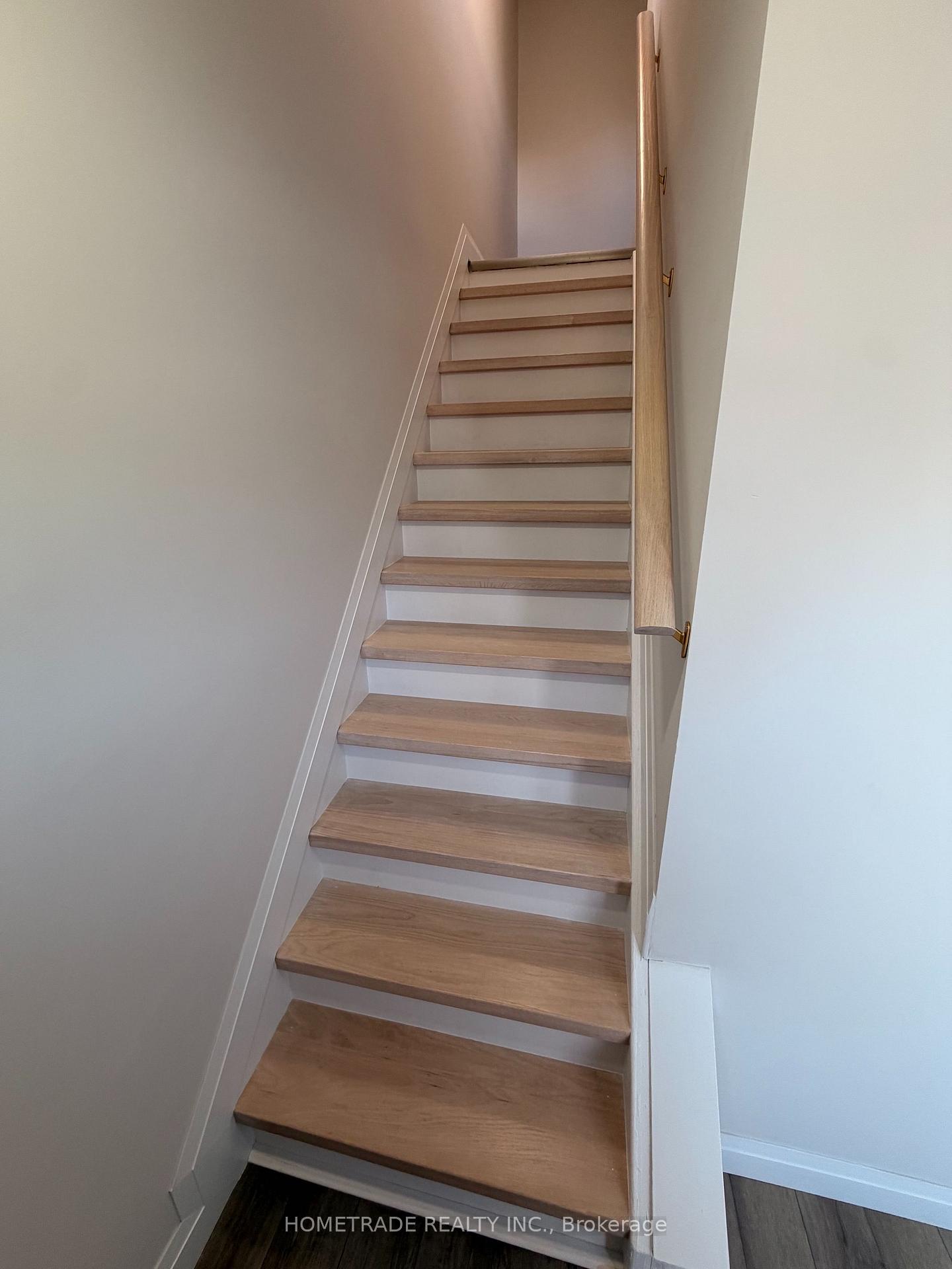 Photo 10 of 14 Chaucer Crescent, Barrie, Letitia Heights — HOMEH