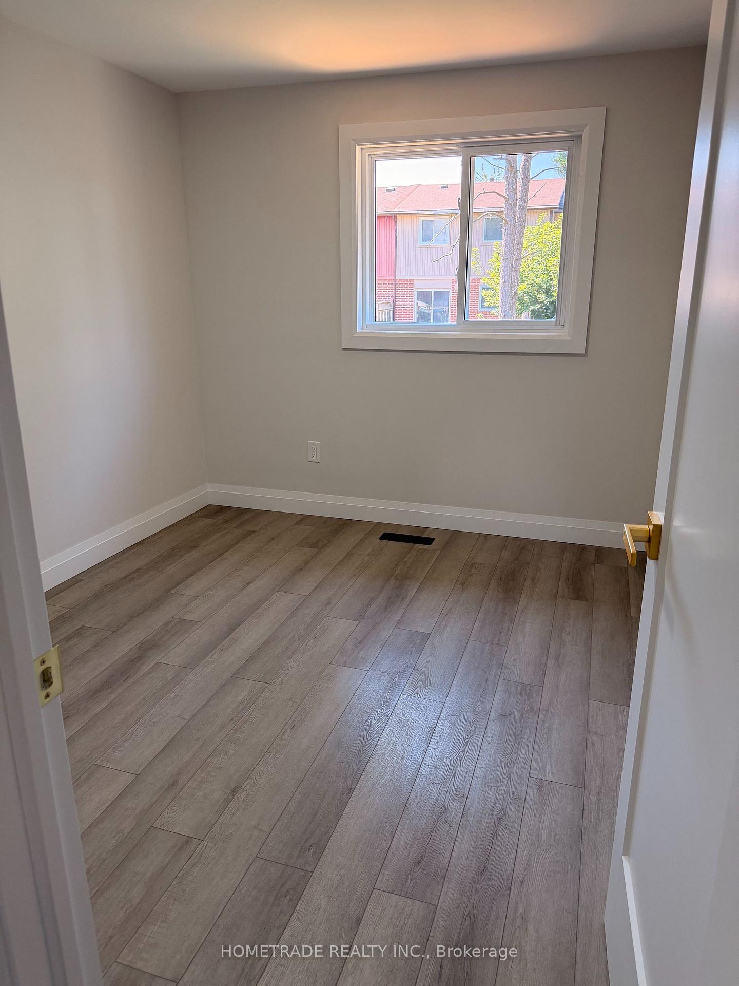 Photo 13 of 14 Chaucer Crescent, Barrie, Letitia Heights — HOMEH