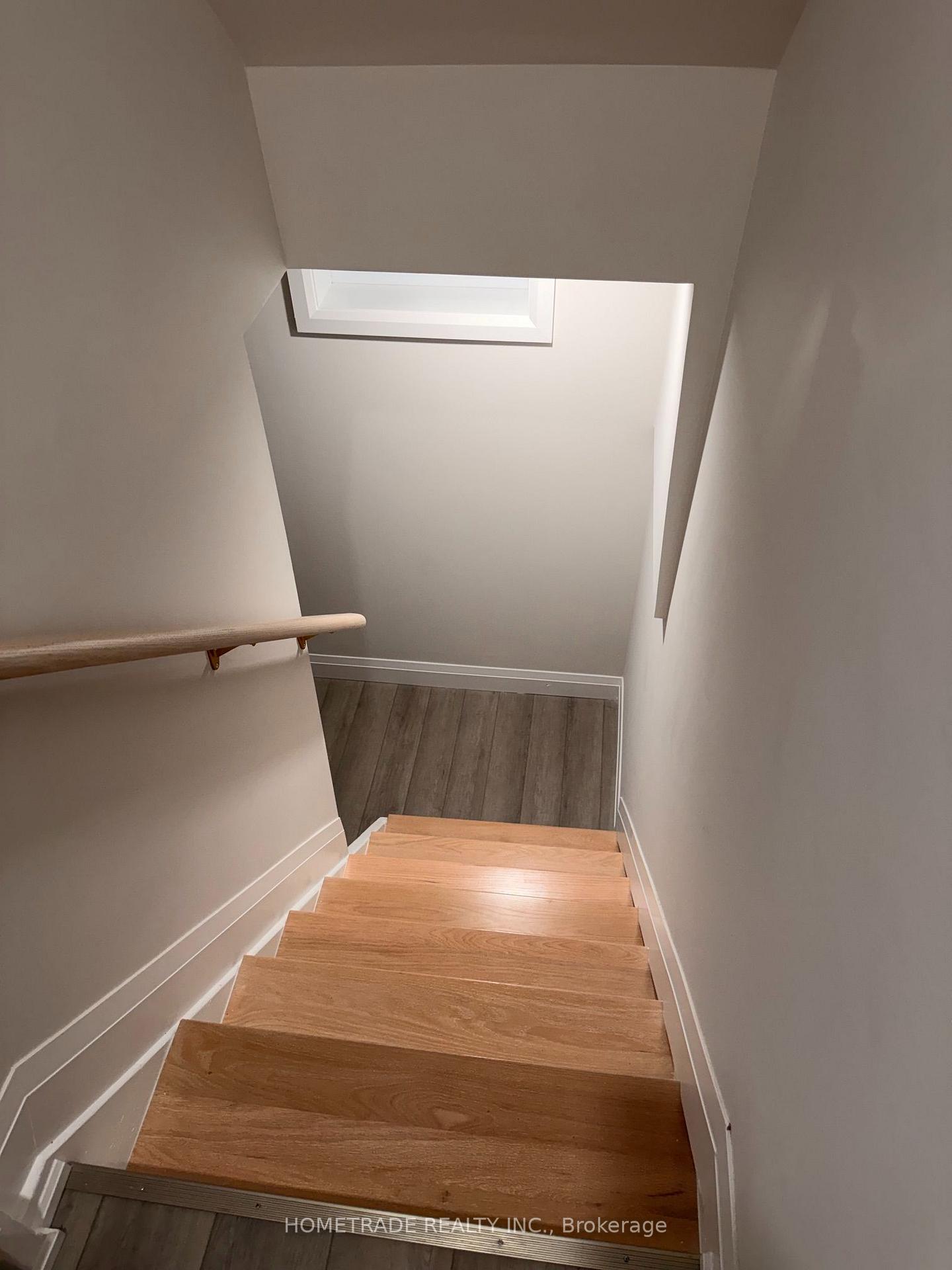 Photo 16 of 14 Chaucer Crescent, Barrie, Letitia Heights — HOMEH