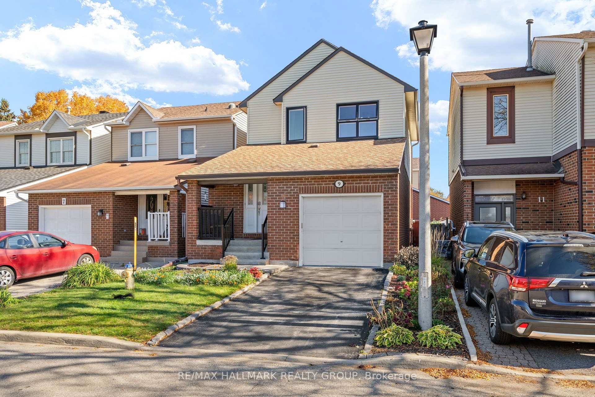 Photo 2 of 9 Fireside Crescent, Ottawa, Hunt Club Park/Greenboro — HOMEH