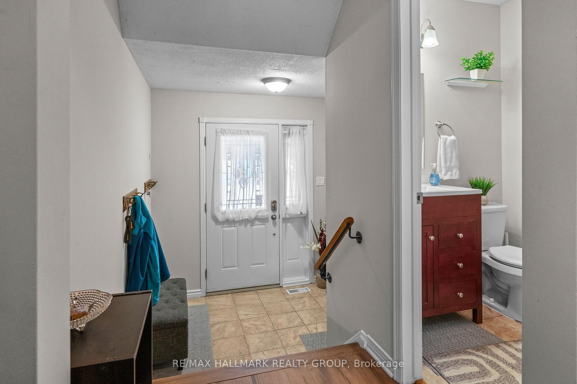 Photo 5 of 9 Fireside Crescent, Ottawa, Hunt Club Park/Greenboro — HOMEH