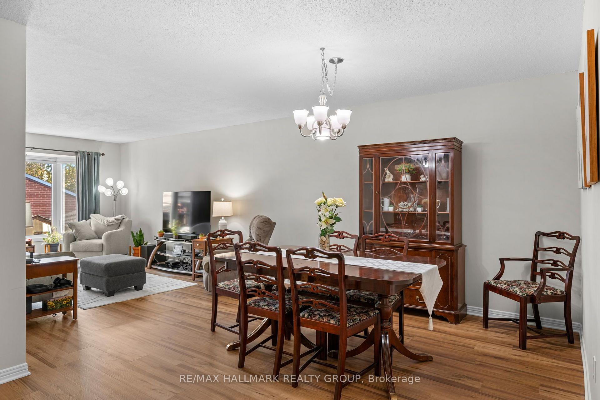 Photo 8 of 9 Fireside Crescent, Ottawa, Hunt Club Park/Greenboro — HOMEH