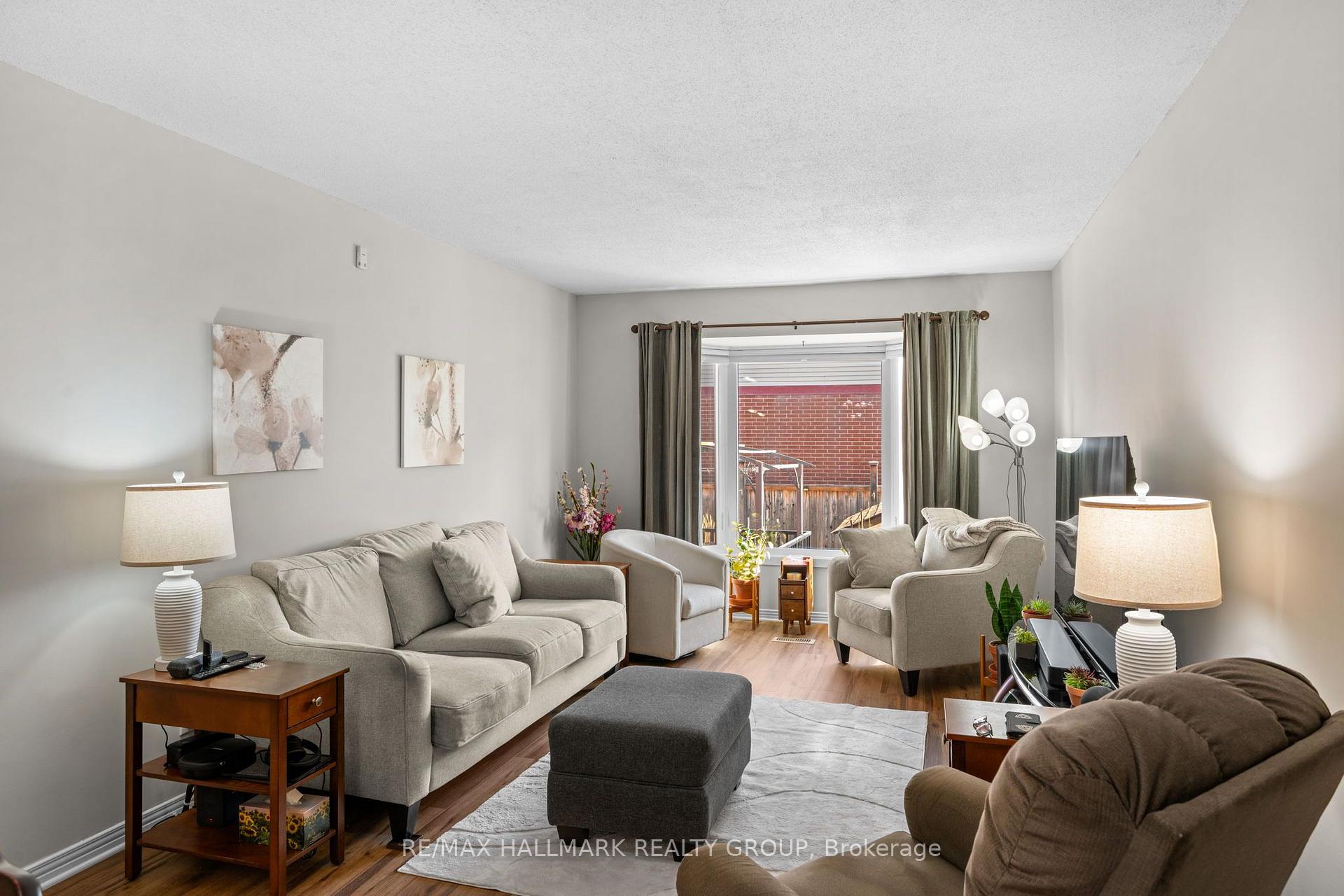 Photo 12 of 9 Fireside Crescent, Ottawa, Hunt Club Park/Greenboro — HOMEH