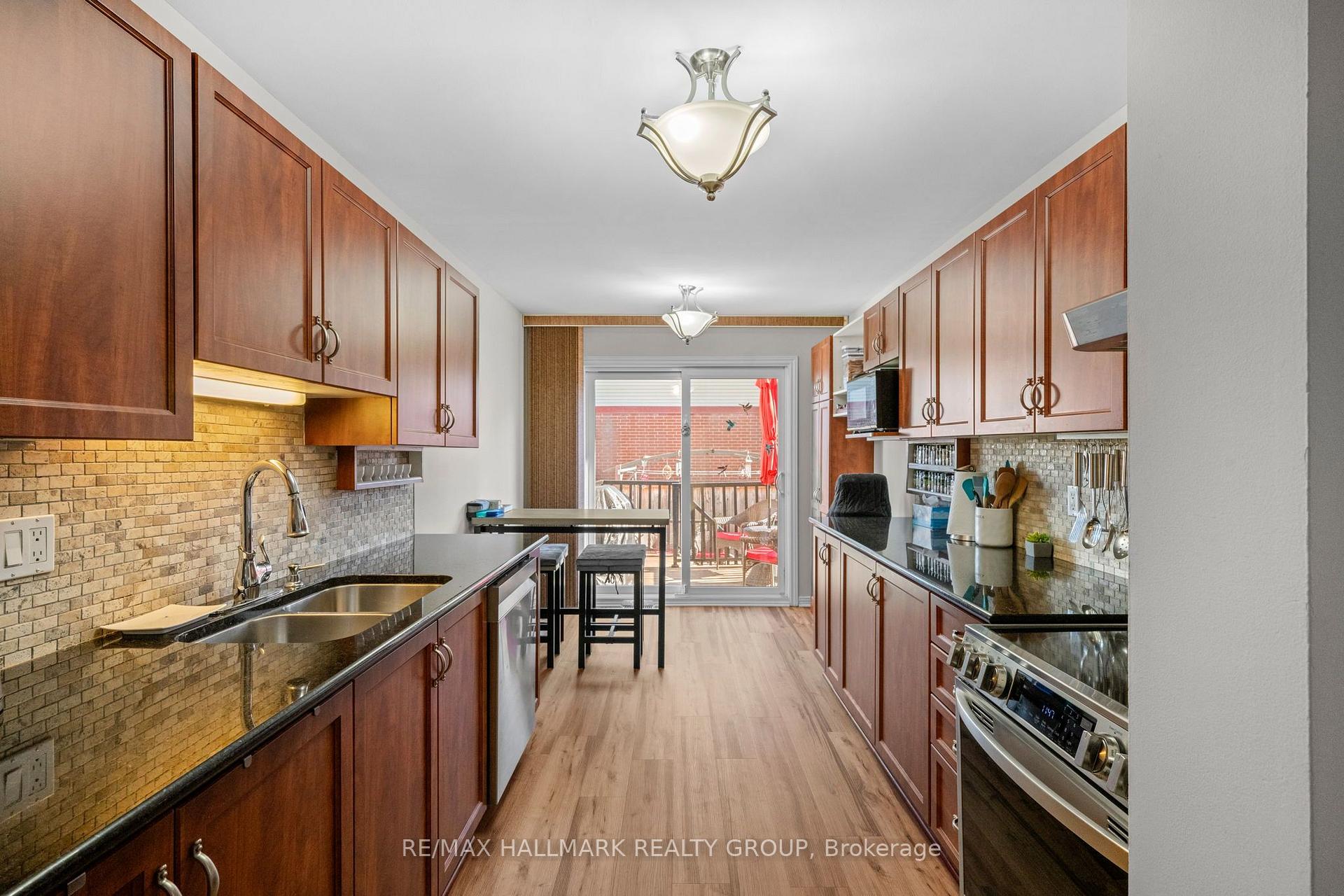 Photo 14 of 9 Fireside Crescent, Ottawa, Hunt Club Park/Greenboro — HOMEH