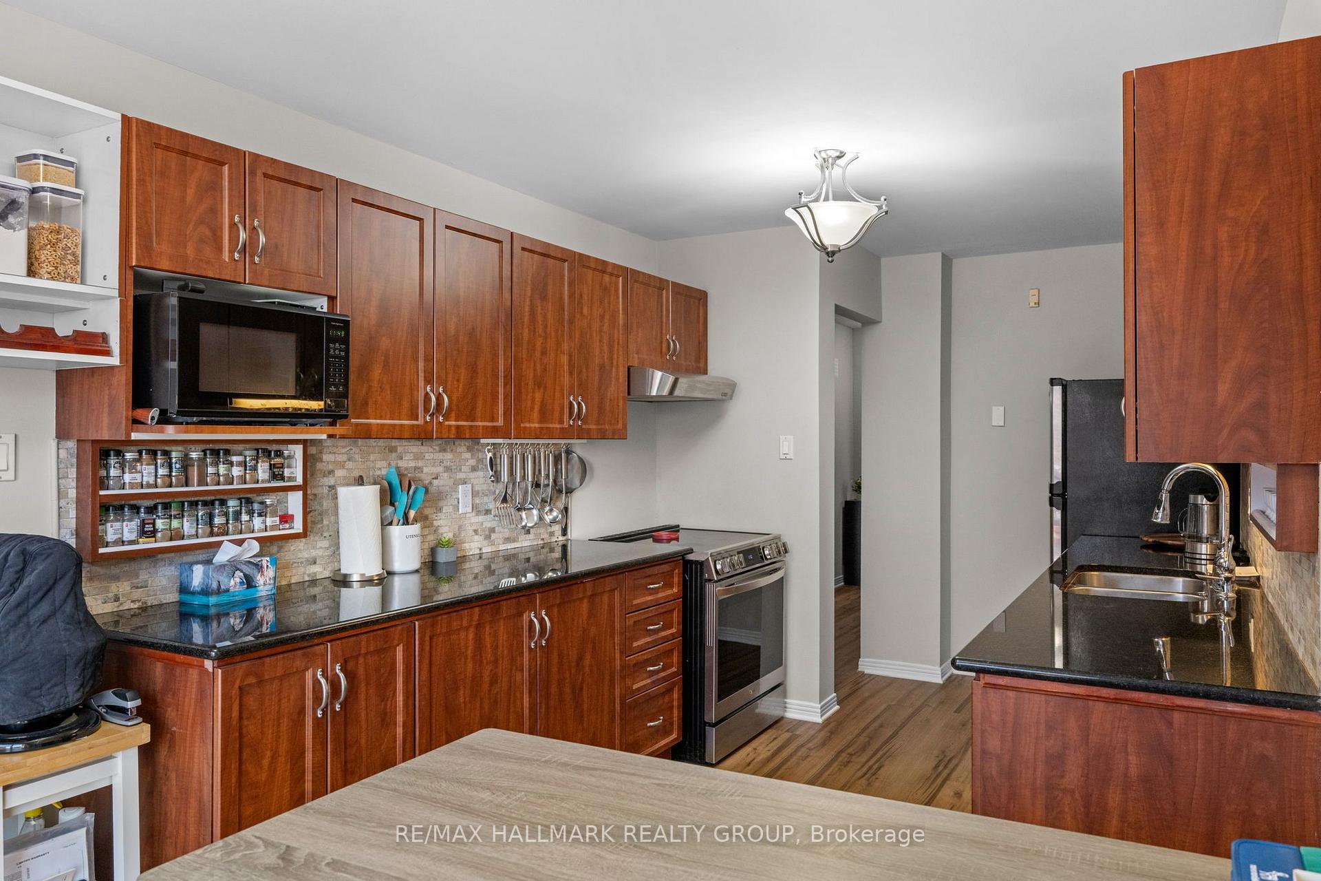 Photo 15 of 9 Fireside Crescent, Ottawa, Hunt Club Park/Greenboro — HOMEH