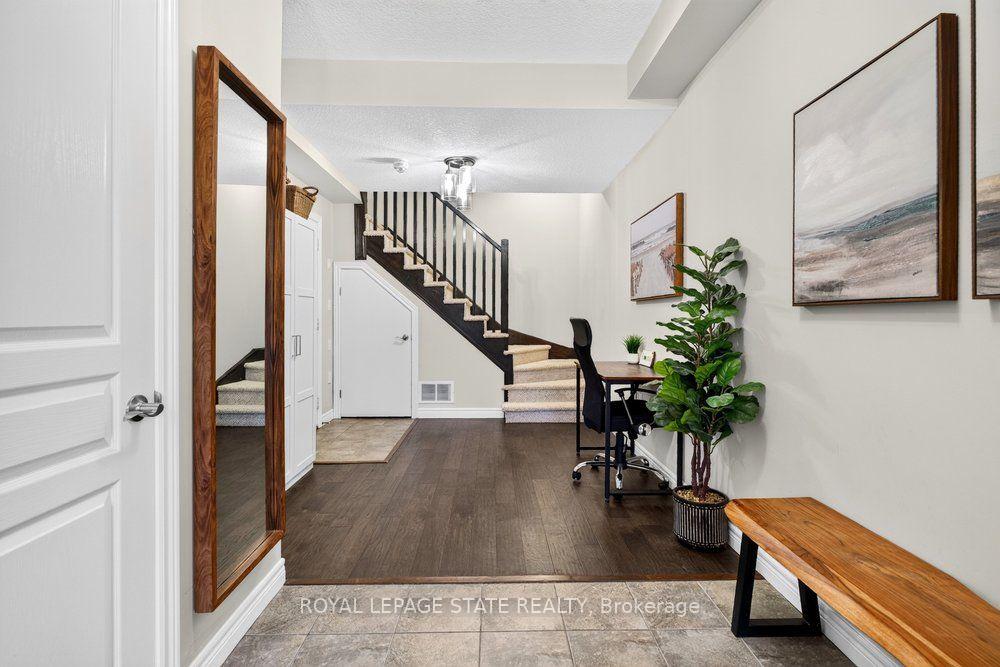 Photo 2 of 9 Bloom Crescent, Hamilton, Rural Glanbrook — HOMEH