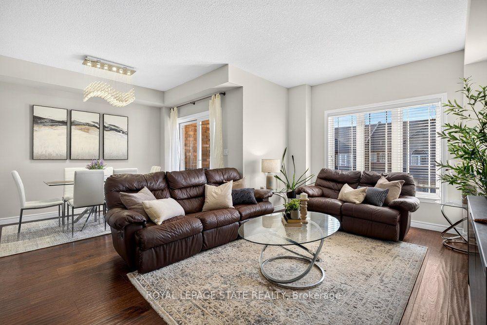 Photo 3 of 9 Bloom Crescent, Hamilton, Rural Glanbrook — HOMEH