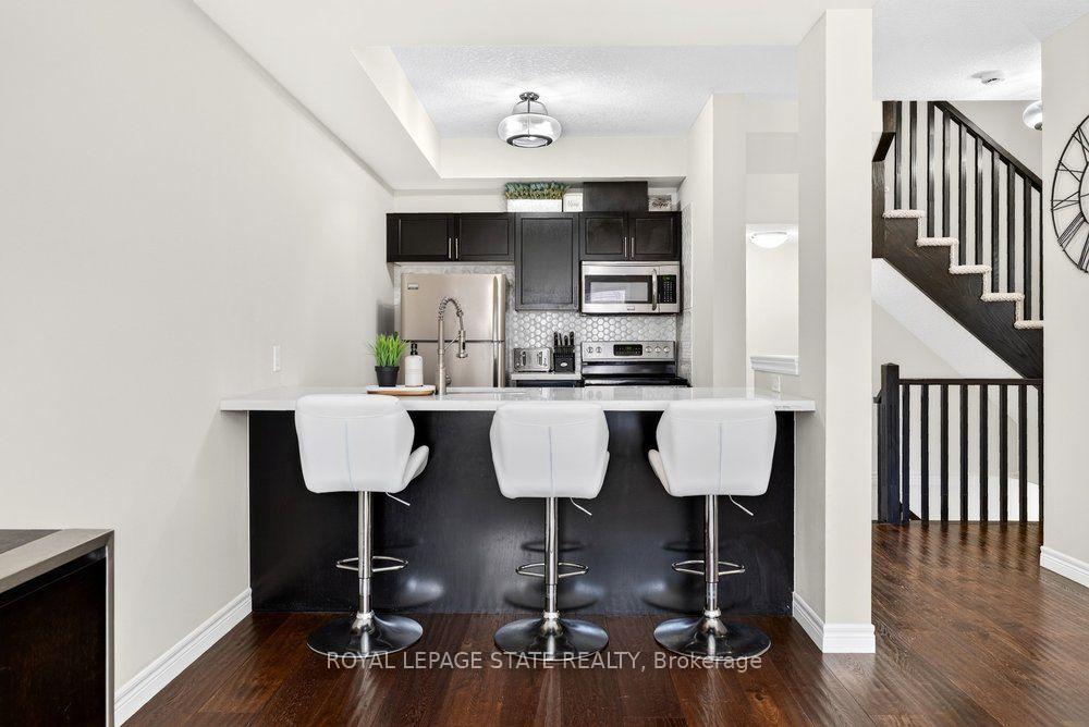 Photo 4 of 9 Bloom Crescent, Hamilton, Rural Glanbrook — HOMEH