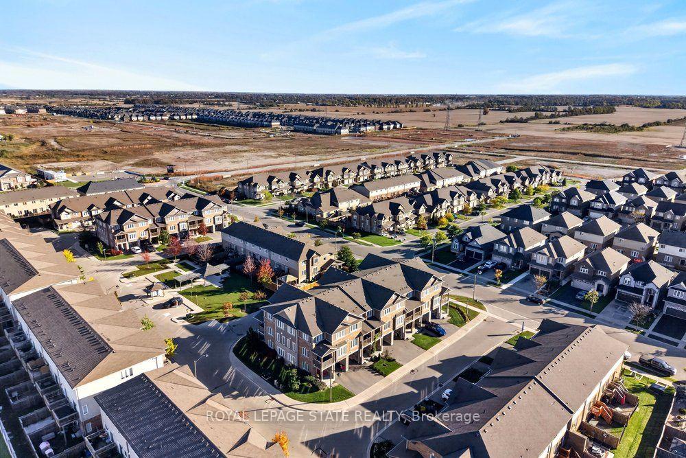 Photo 9 of 9 Bloom Crescent, Hamilton, Rural Glanbrook — HOMEH