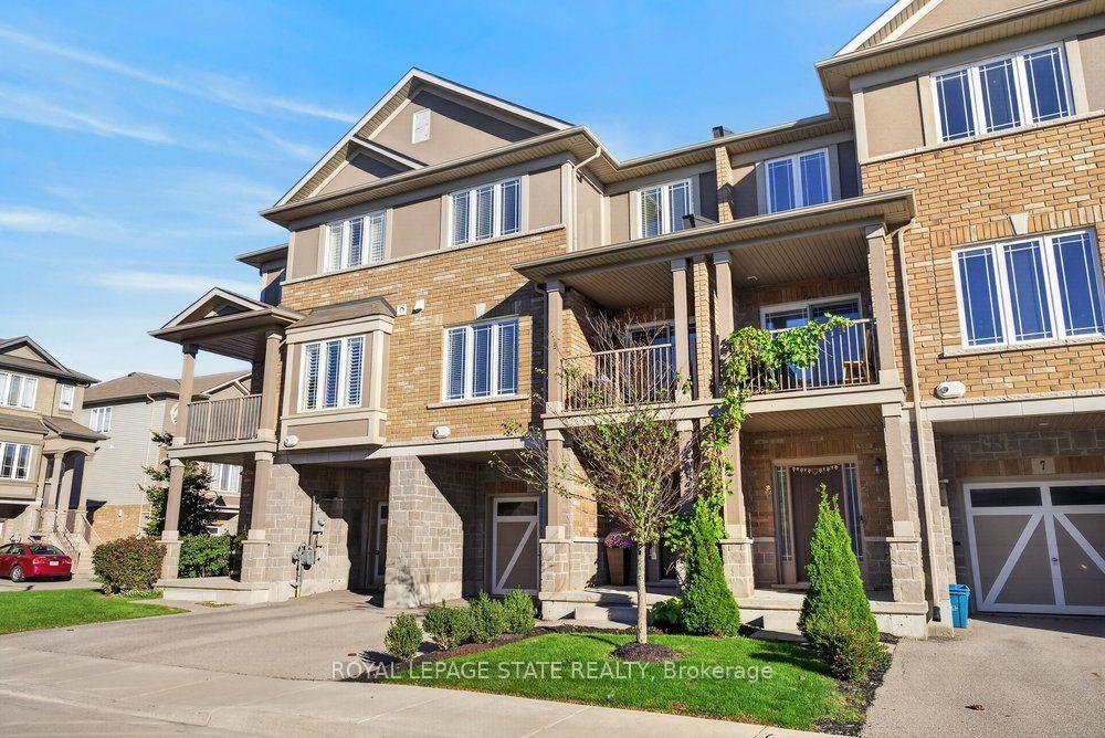 Photo 10 of 9 Bloom Crescent, Hamilton, Rural Glanbrook — HOMEH