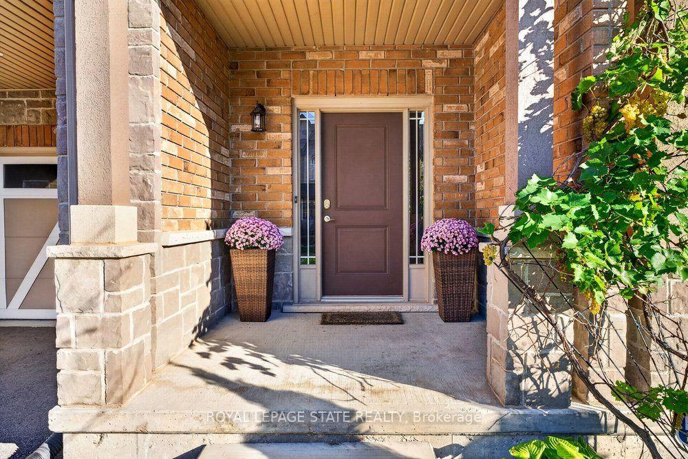 Photo 13 of 9 Bloom Crescent, Hamilton, Rural Glanbrook — HOMEH