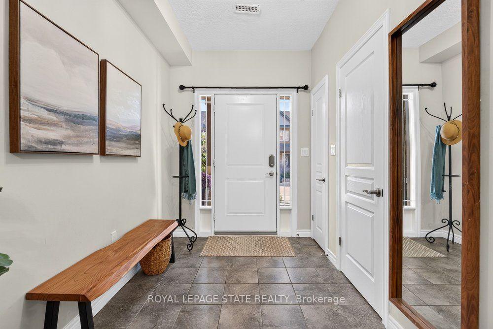 Photo 14 of 9 Bloom Crescent, Hamilton, Rural Glanbrook — HOMEH
