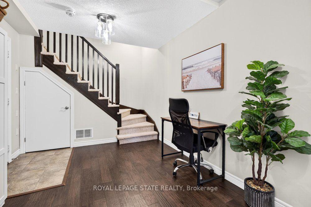 Photo 16 of 9 Bloom Crescent, Hamilton, Rural Glanbrook — HOMEH
