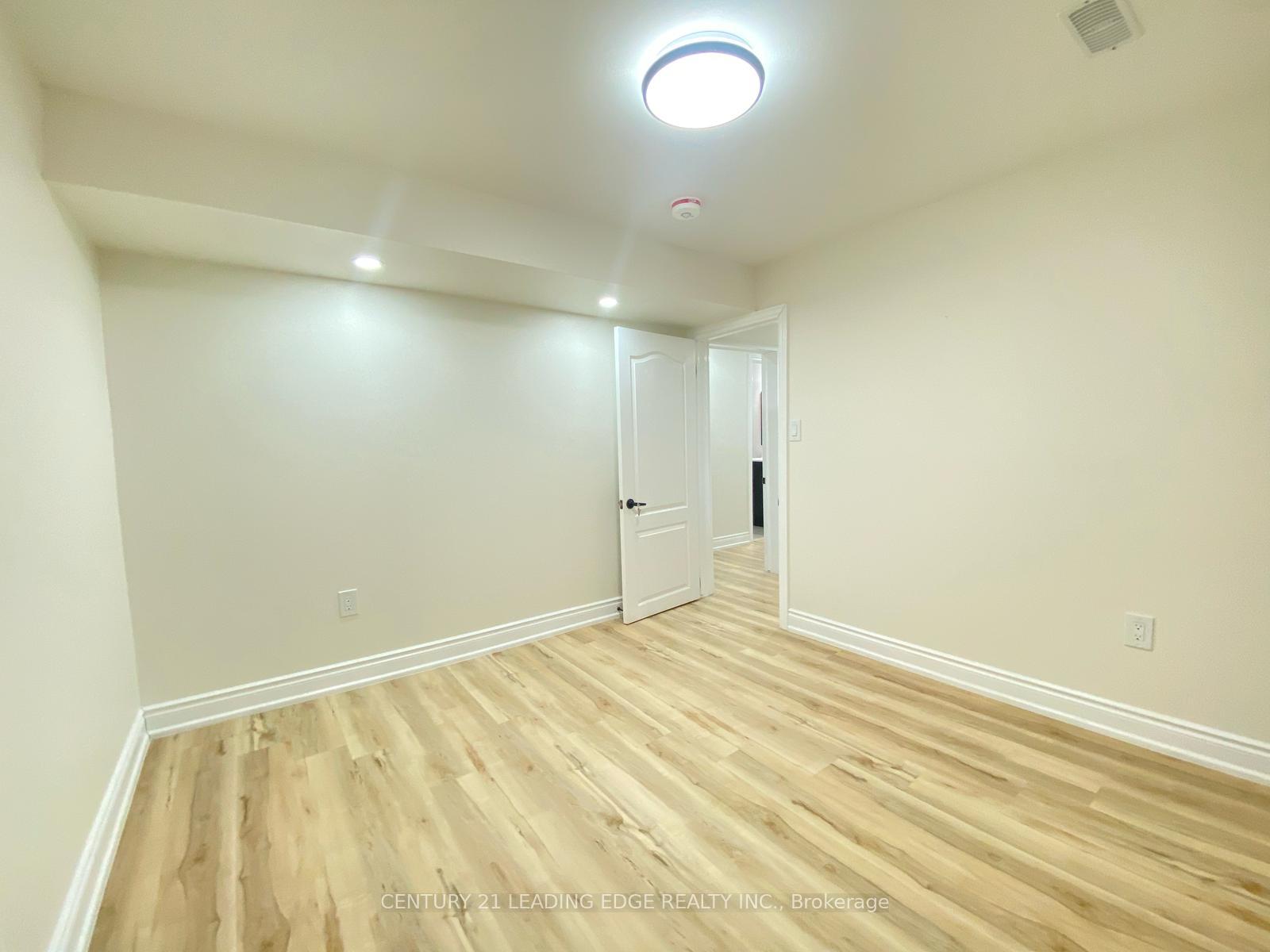 Photo 5 of Unit Lower, 66 Beech Avenue, Cambridge, Centennial — HOMEH