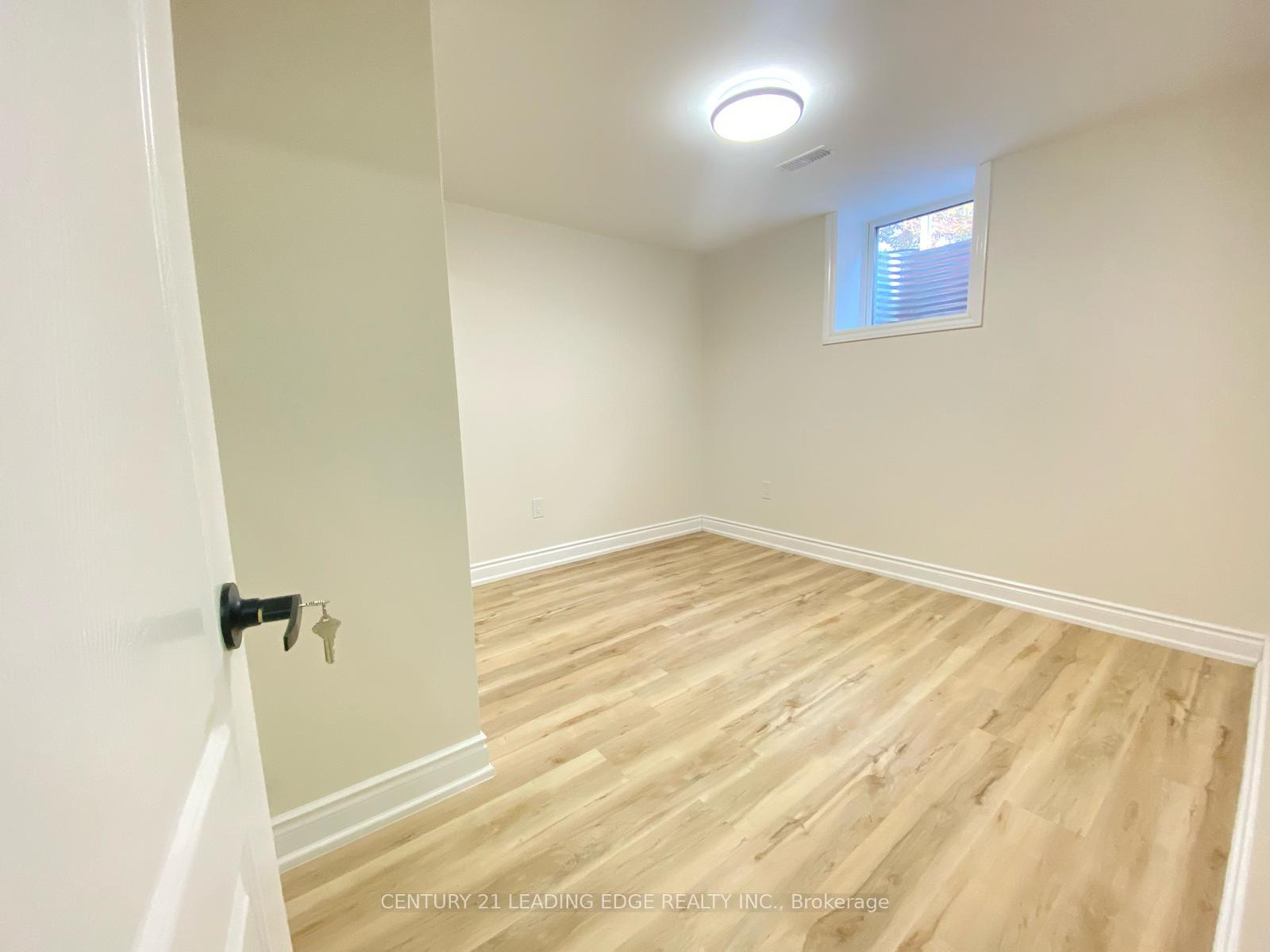 Photo 8 of Unit Lower, 66 Beech Avenue, Cambridge, Centennial — HOMEH