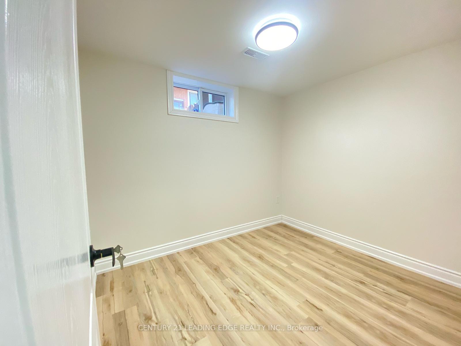Photo 9 of Unit Lower, 66 Beech Avenue, Cambridge, Centennial — HOMEH
