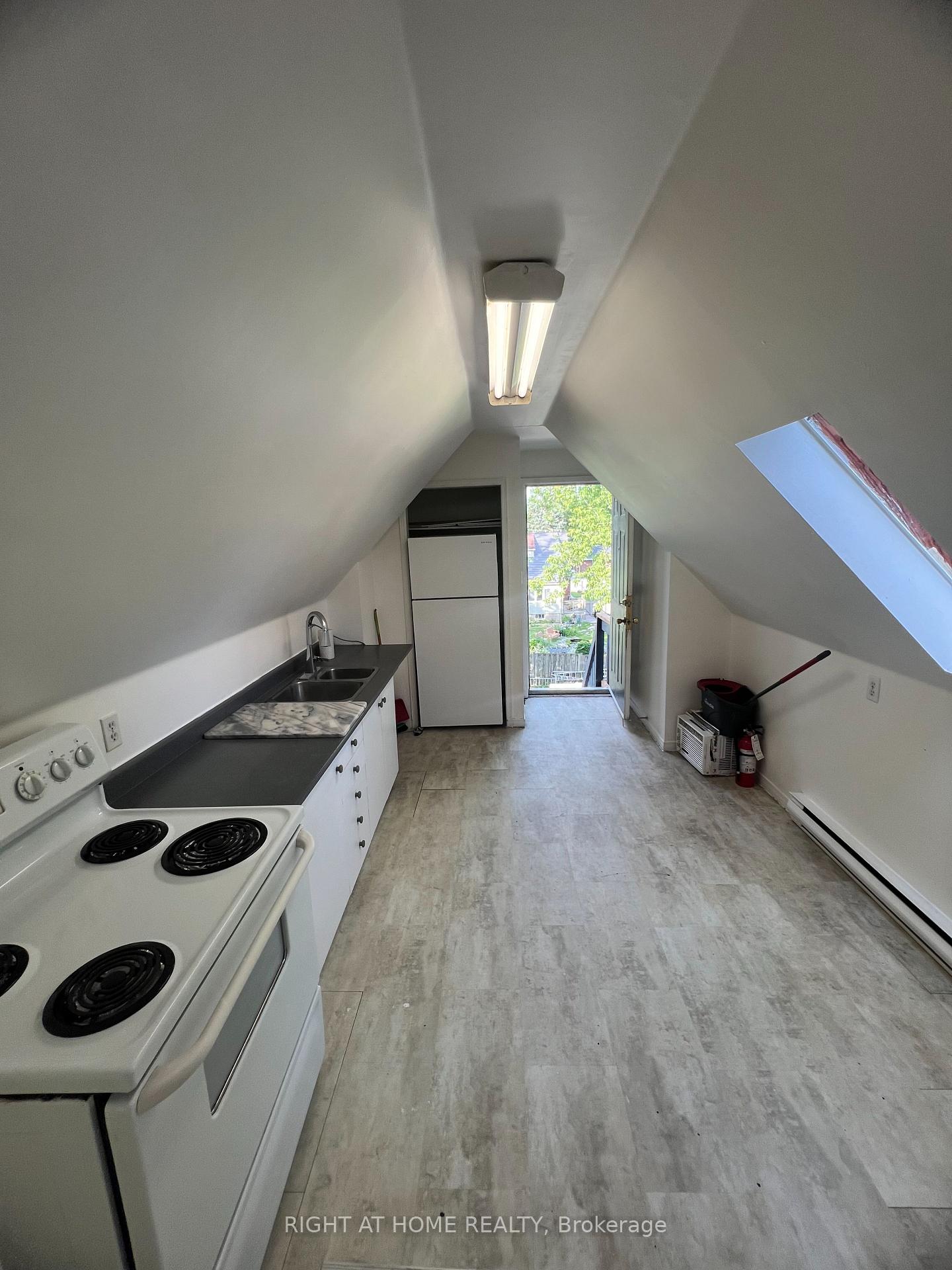 Photo 3 of 169 Bayfield Street, Barrie, City Centre — HOMEH