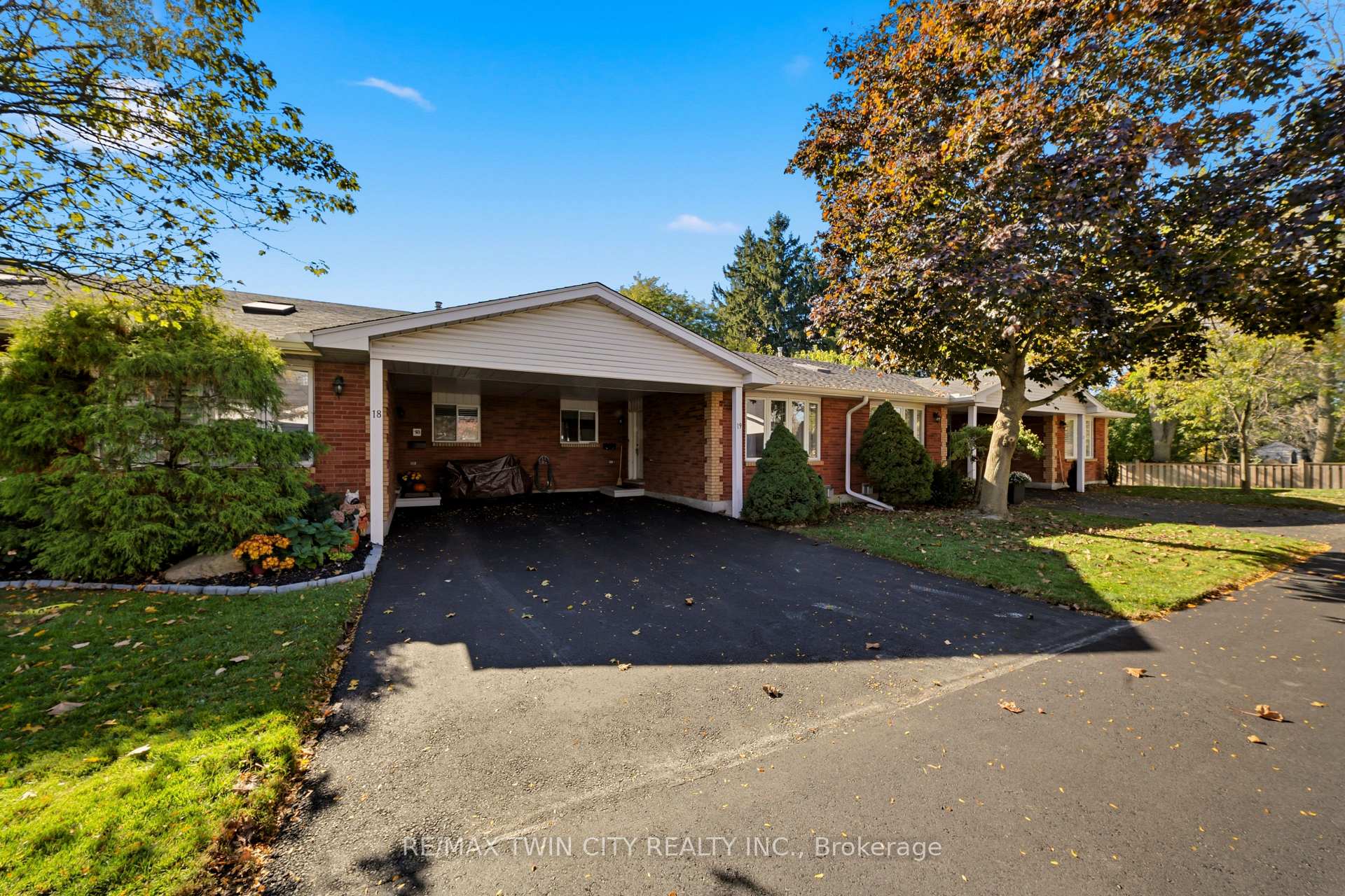 Photo 1 of 1030 Colborne Street E, Brantford — HOMEH