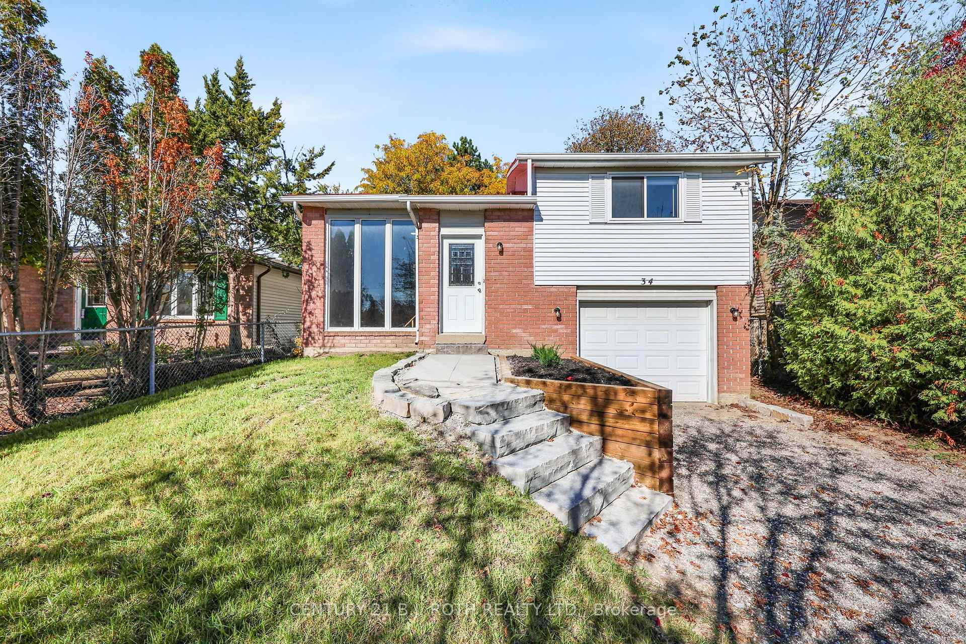 Photo 2 of 34 Hickling Trail, Barrie, Grove East — HOMEH