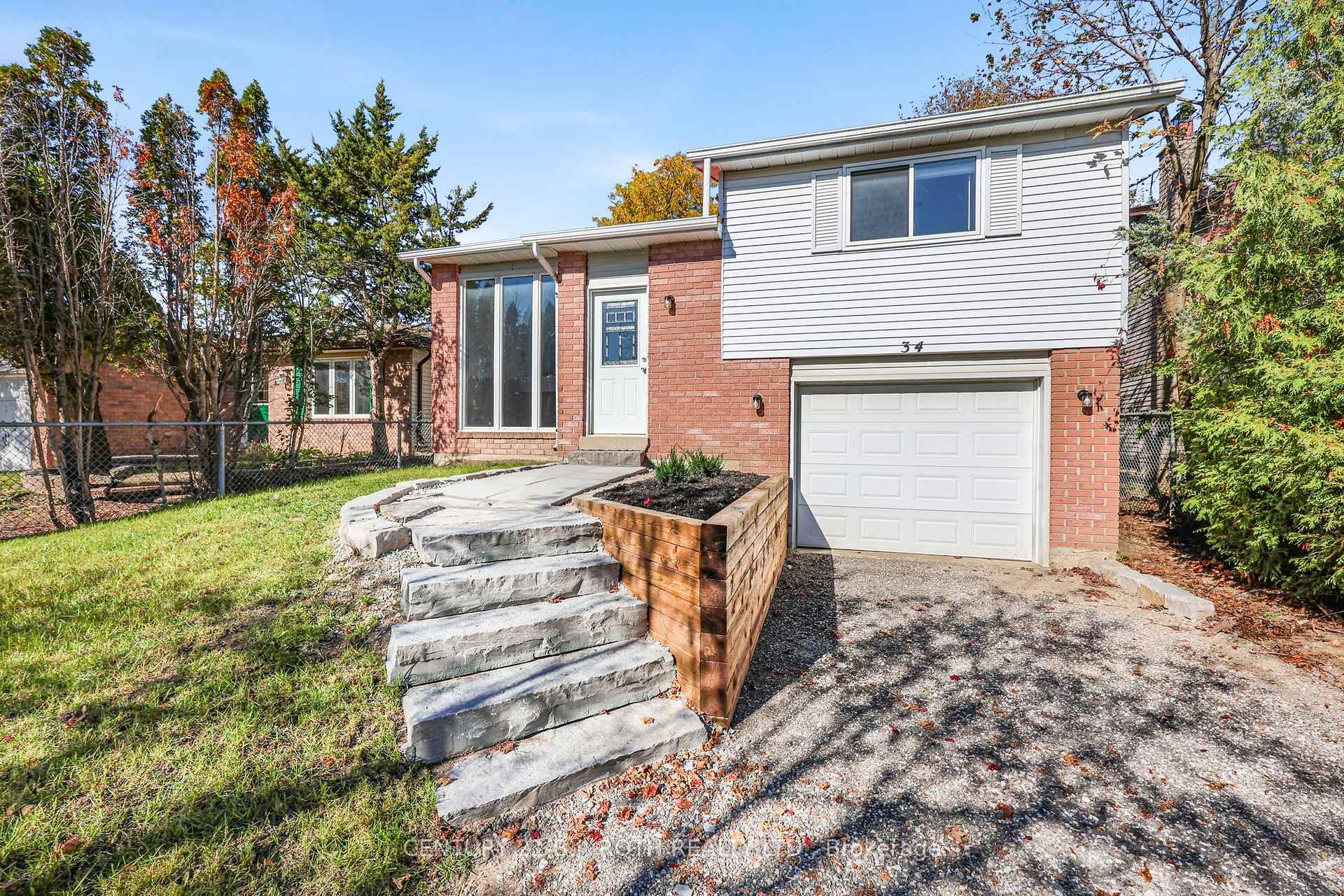 Photo 3 of 34 Hickling Trail, Barrie, Grove East — HOMEH