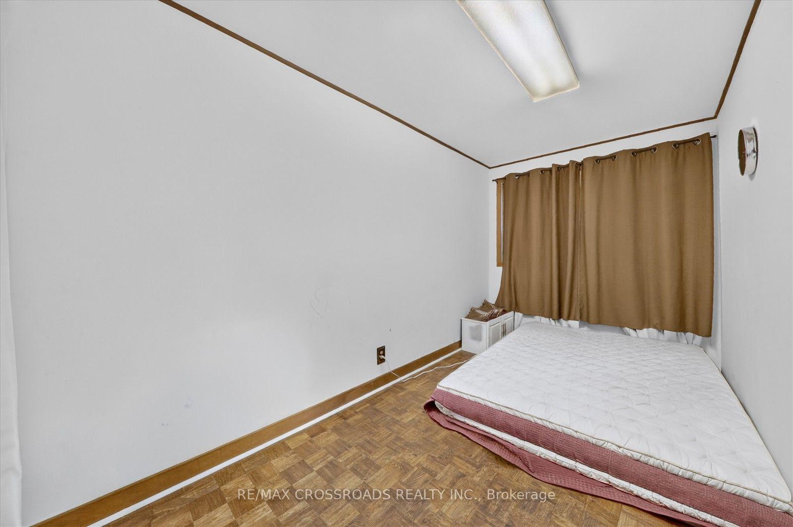Photo 17 of 75 Fordover Drive, Scarborough, Guildwood — HOMEH