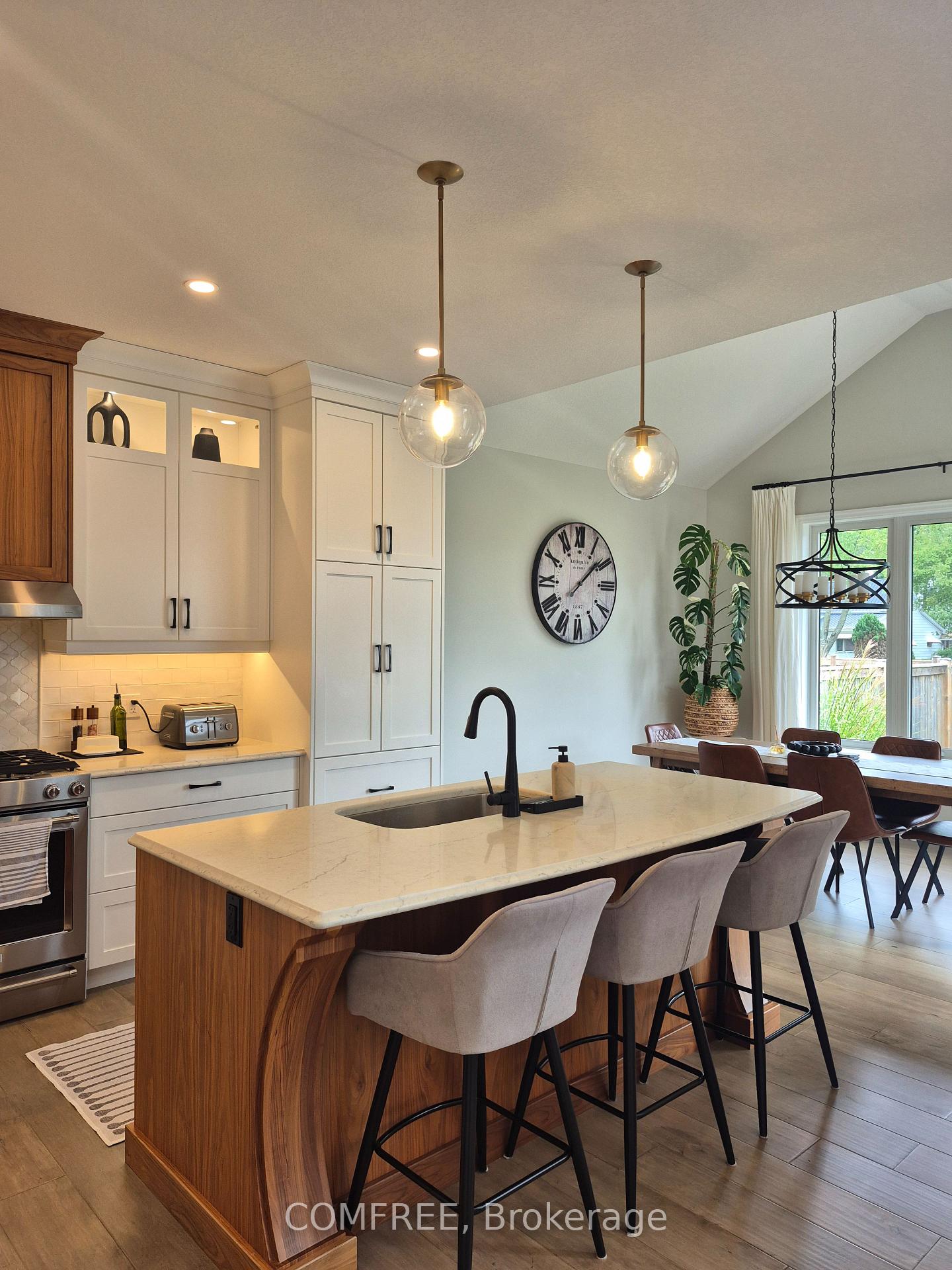 Photo 6 of 5 Redhaven Lane, St. Thomas — HOMEH