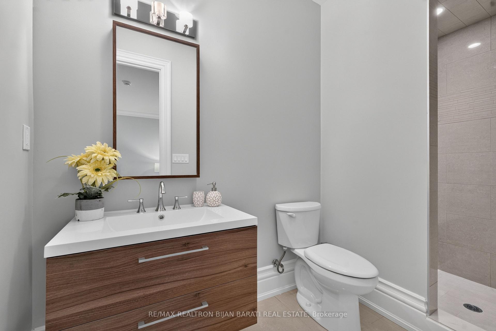 Photo 38 of 34 Flaremore Crescent, North York, Bayview Village — HOMEH