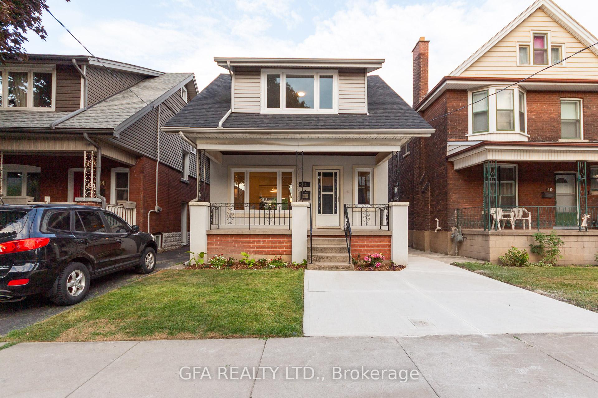 Photo of Unit Upper Level, 42 Barnesdale Avenue N