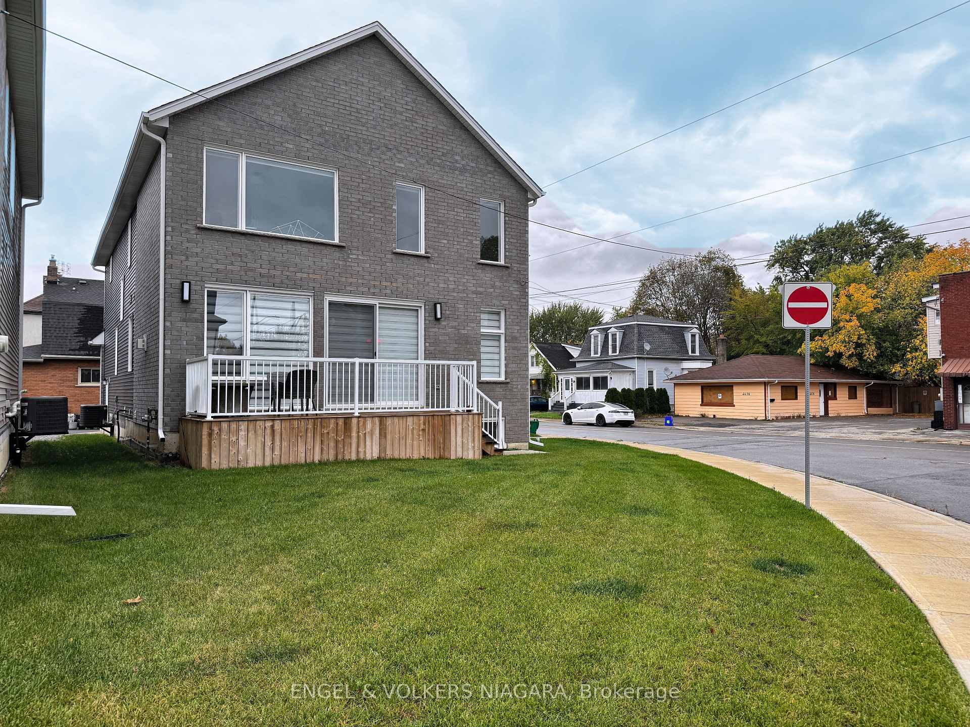 Photo 7 of 4499 Fourth Avenue, Niagara Falls, Downtown — HOMEH