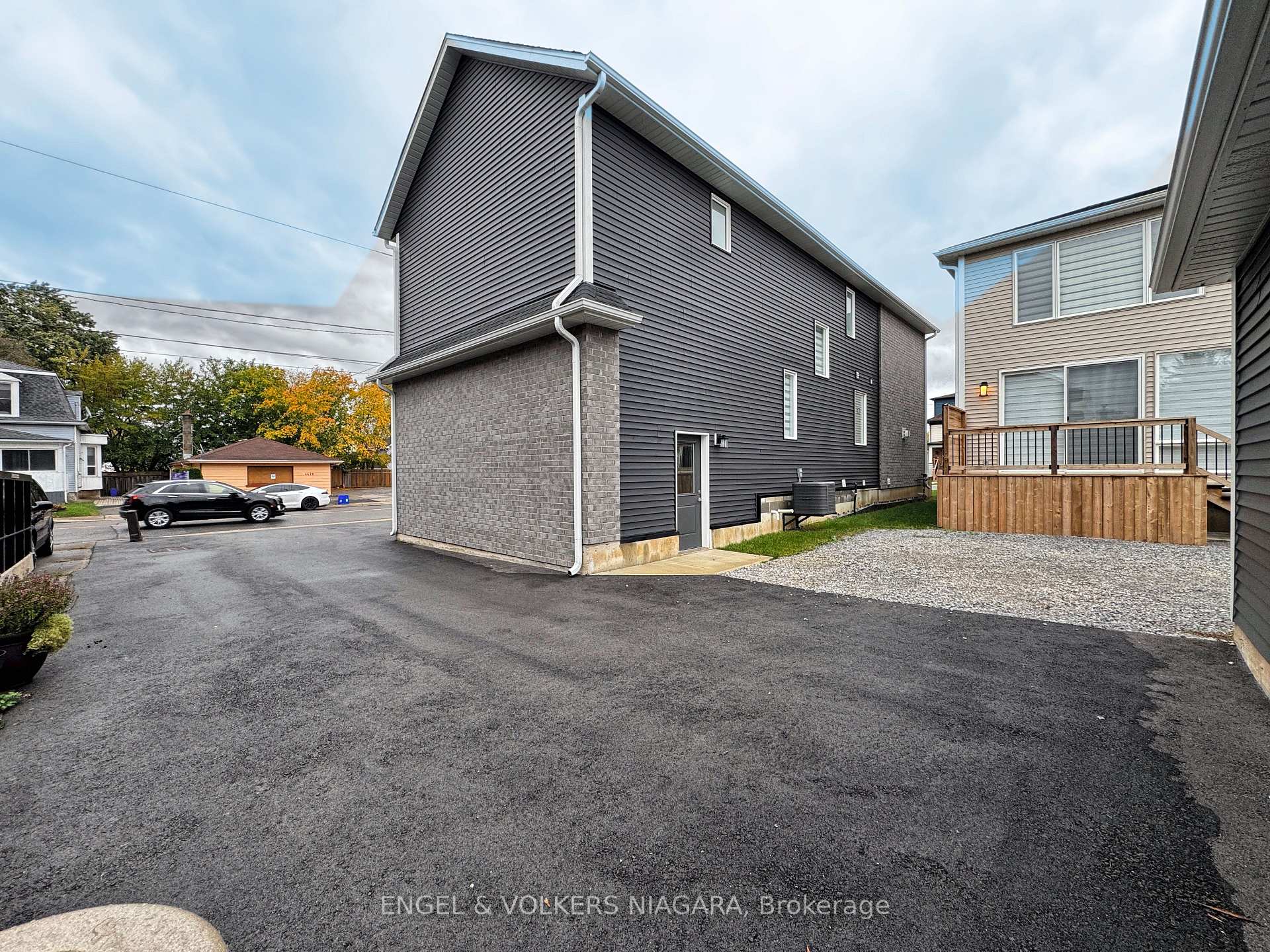 Photo 8 of 4499 Fourth Avenue, Niagara Falls, Downtown — HOMEH