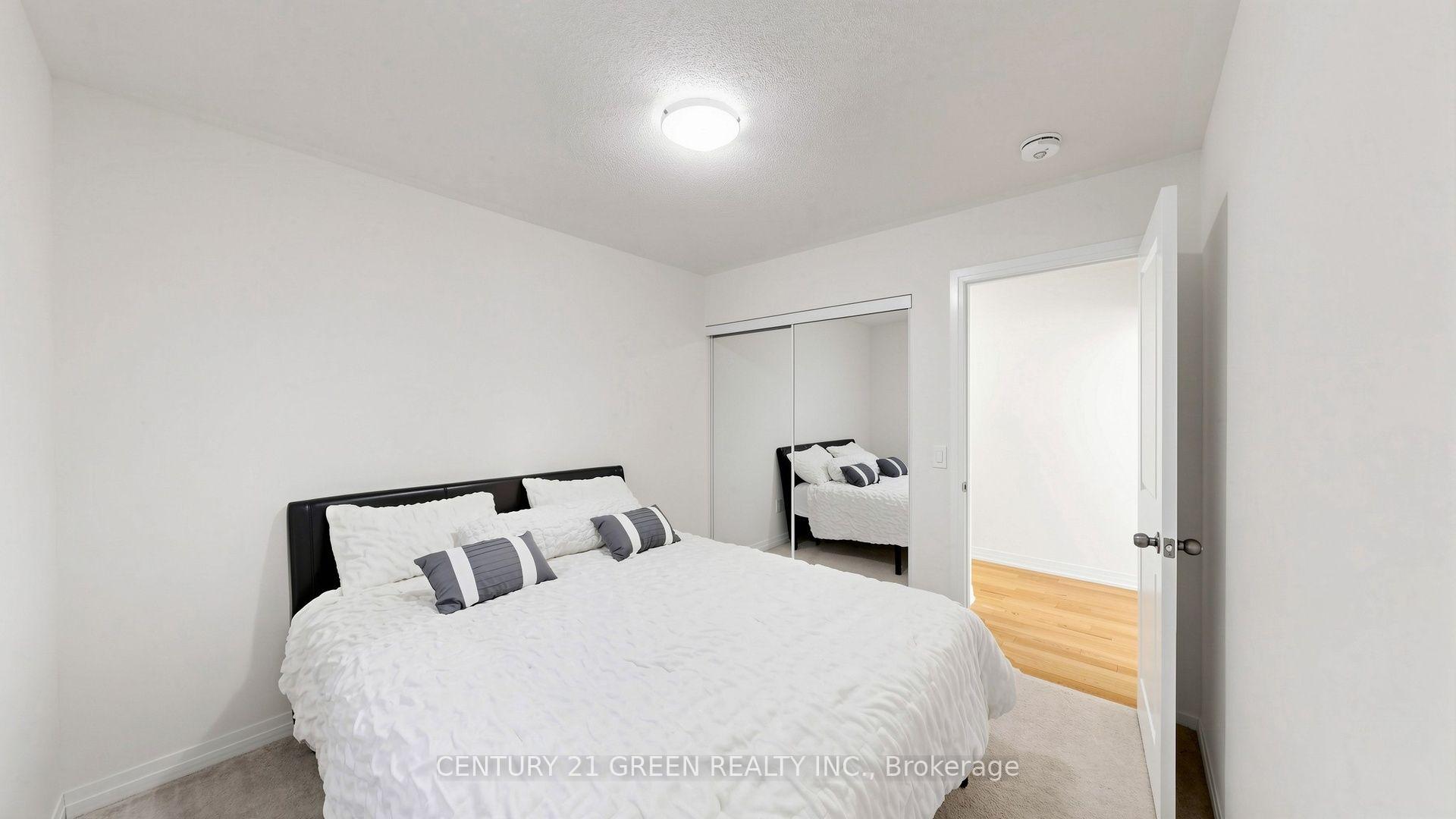 Photo 20 of 135 Fairey Crescent, Hamilton, Mount Hope — HOMEH