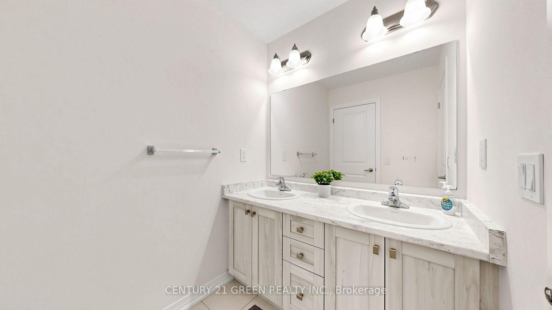 Photo 25 of 135 Fairey Crescent, Hamilton, Mount Hope — HOMEH