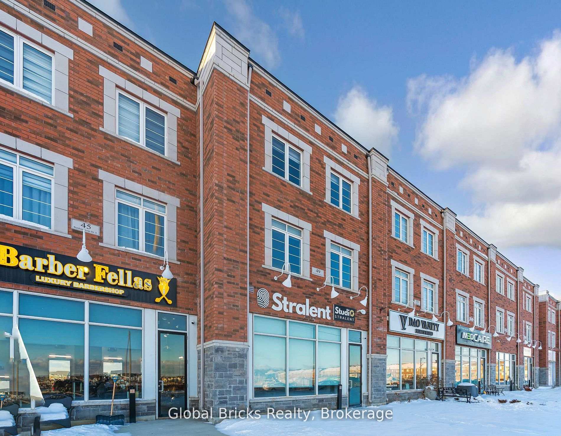 Photo 1 of 49 Burnhamthorpe Road E, Oakville, Glenorchy — HOMEH