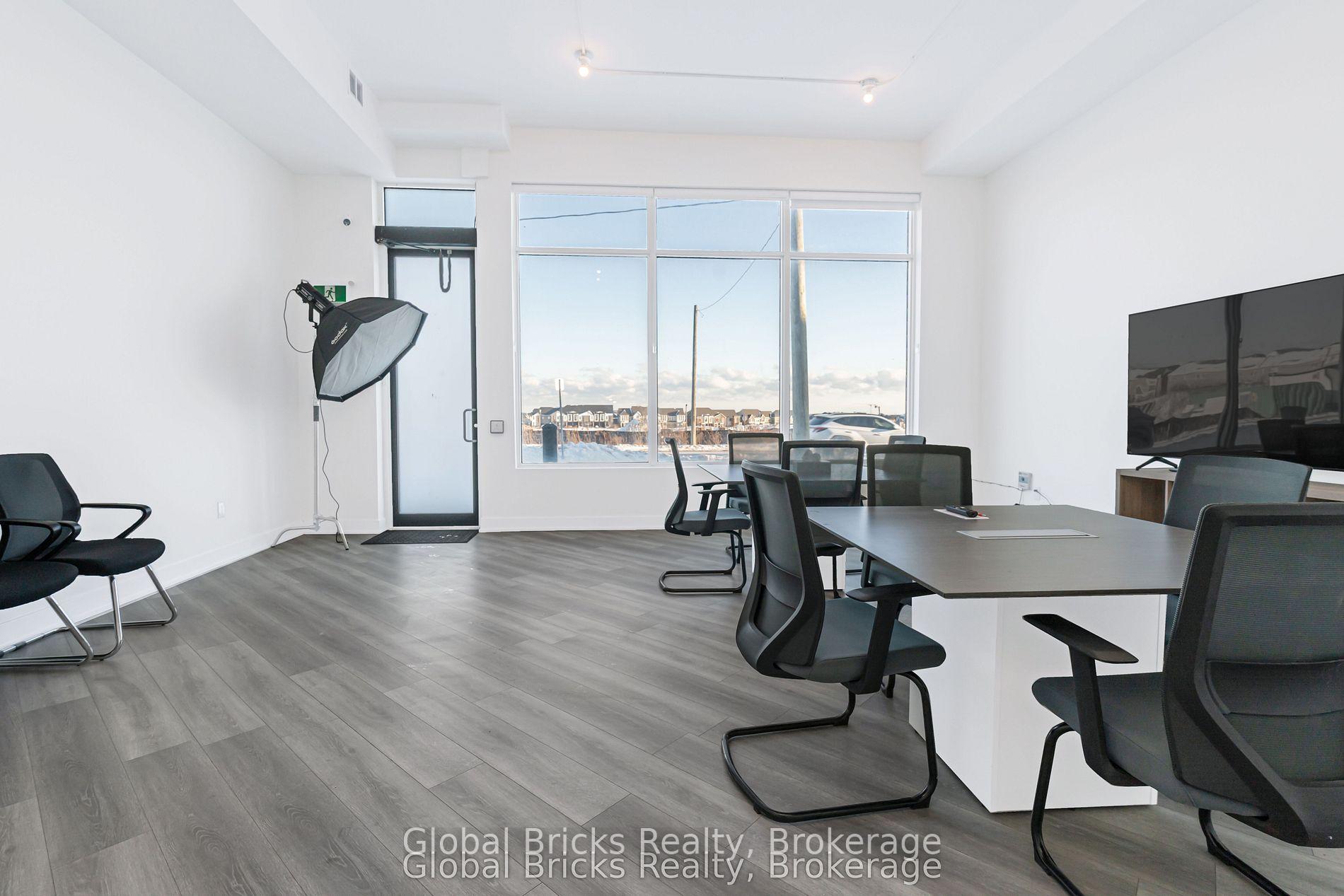 Photo 5 of 49 Burnhamthorpe Road E, Oakville, Glenorchy — HOMEH