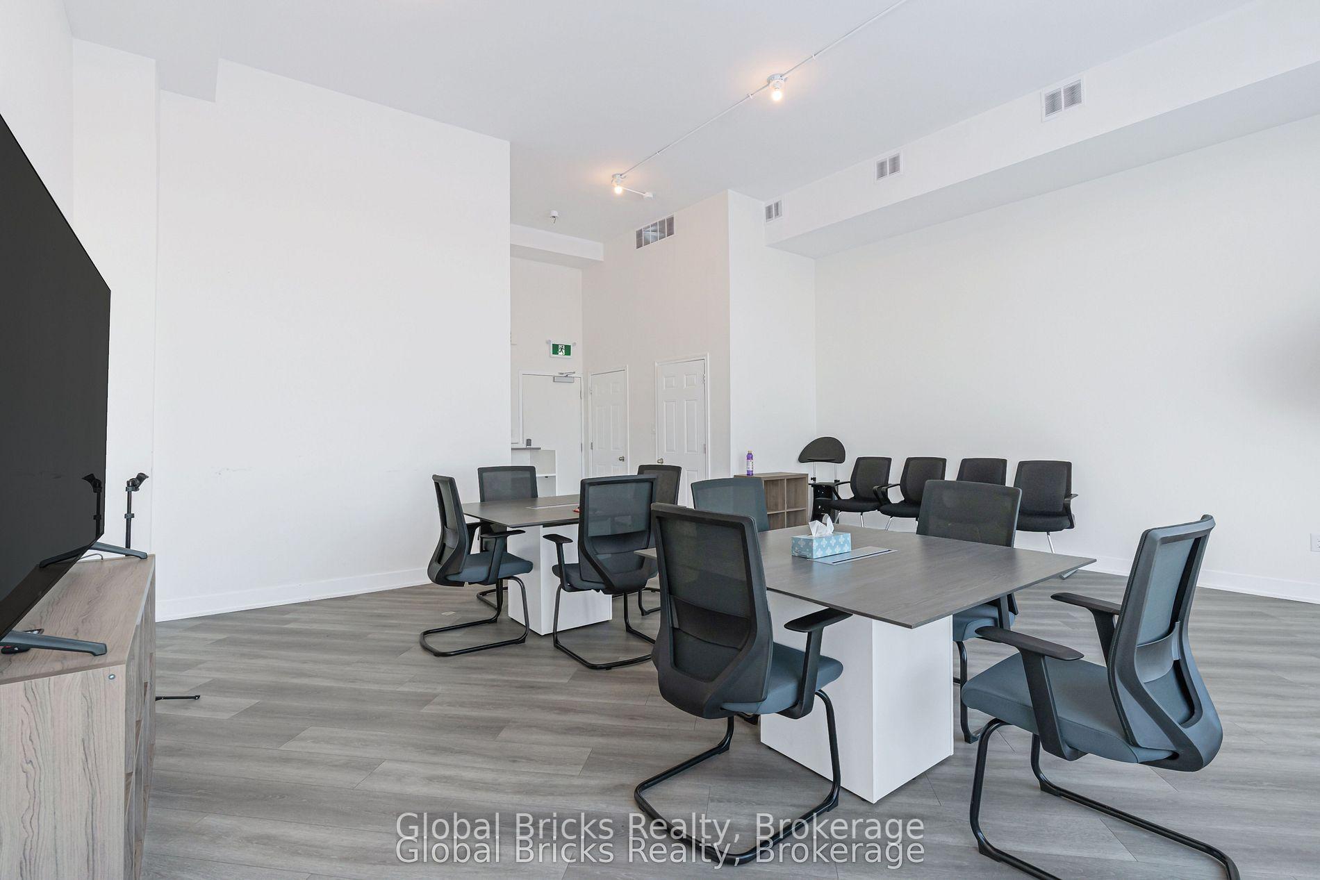 Photo 6 of 49 Burnhamthorpe Road E, Oakville, Glenorchy — HOMEH