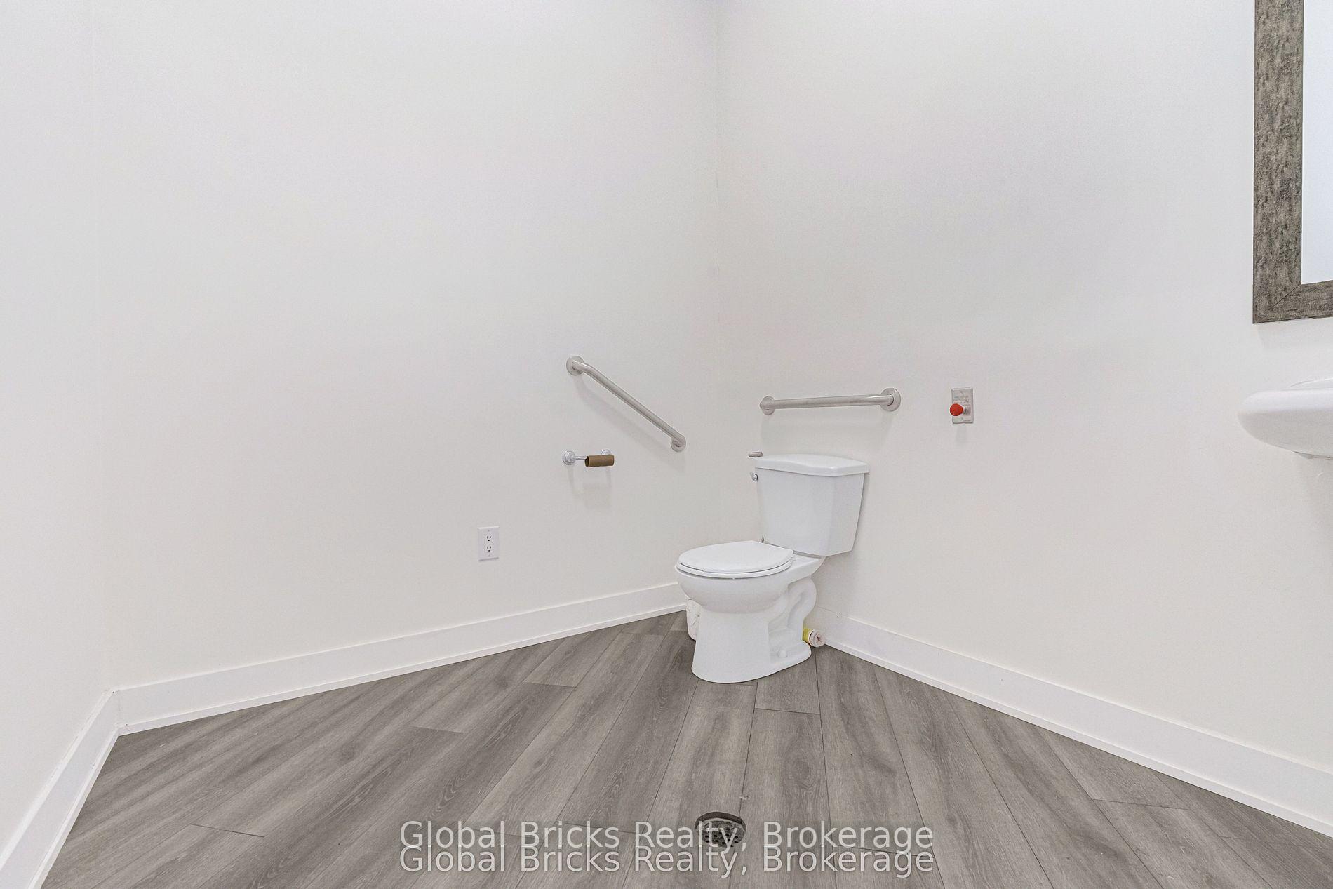 Photo 9 of 49 Burnhamthorpe Road E, Oakville, Glenorchy — HOMEH