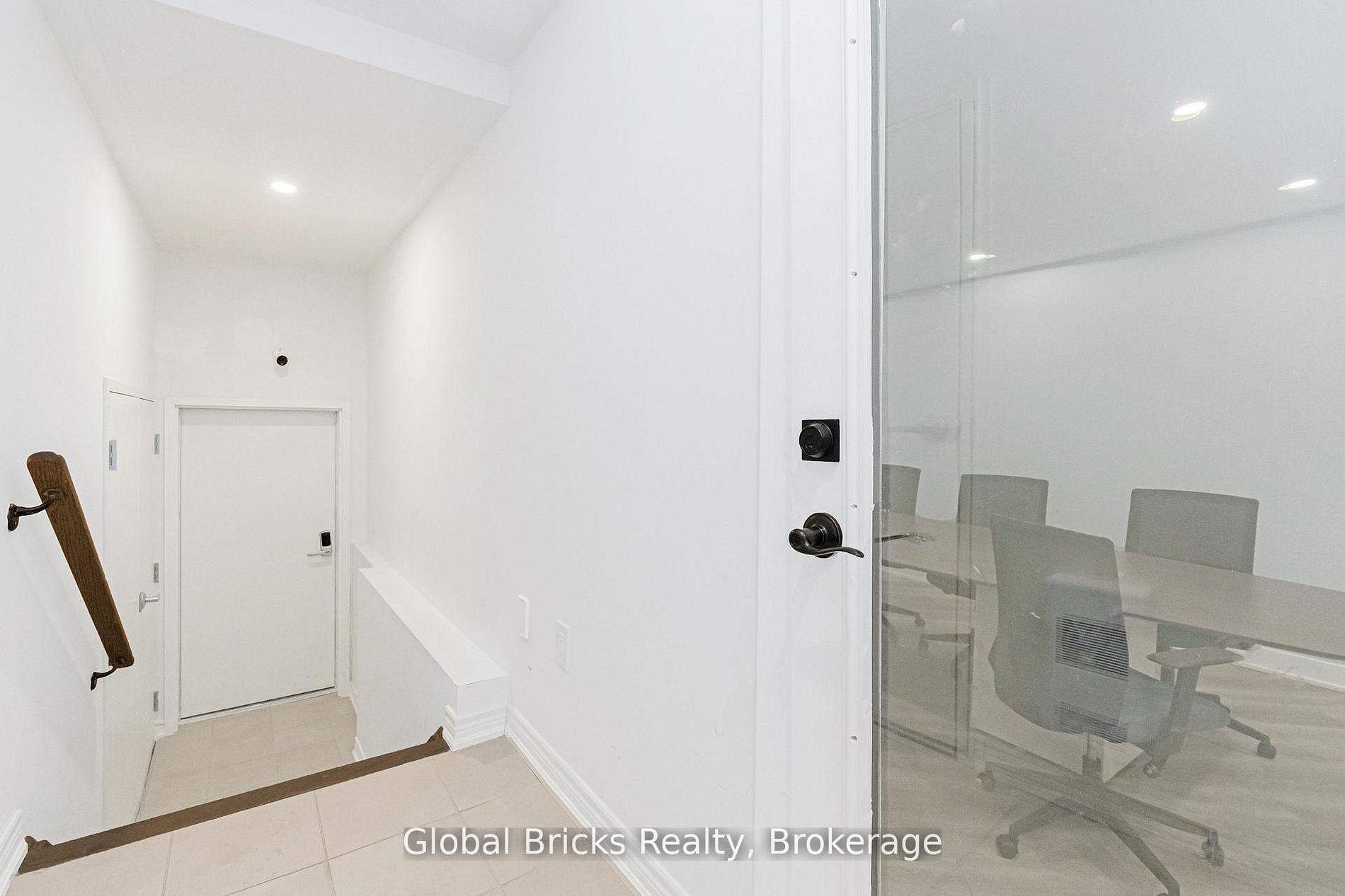 Photo 10 of 49 Burnhamthorpe Road E, Oakville, Glenorchy — HOMEH