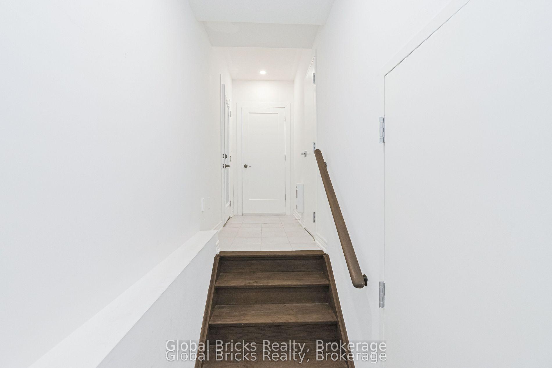 Photo 11 of 49 Burnhamthorpe Road E, Oakville, Glenorchy — HOMEH