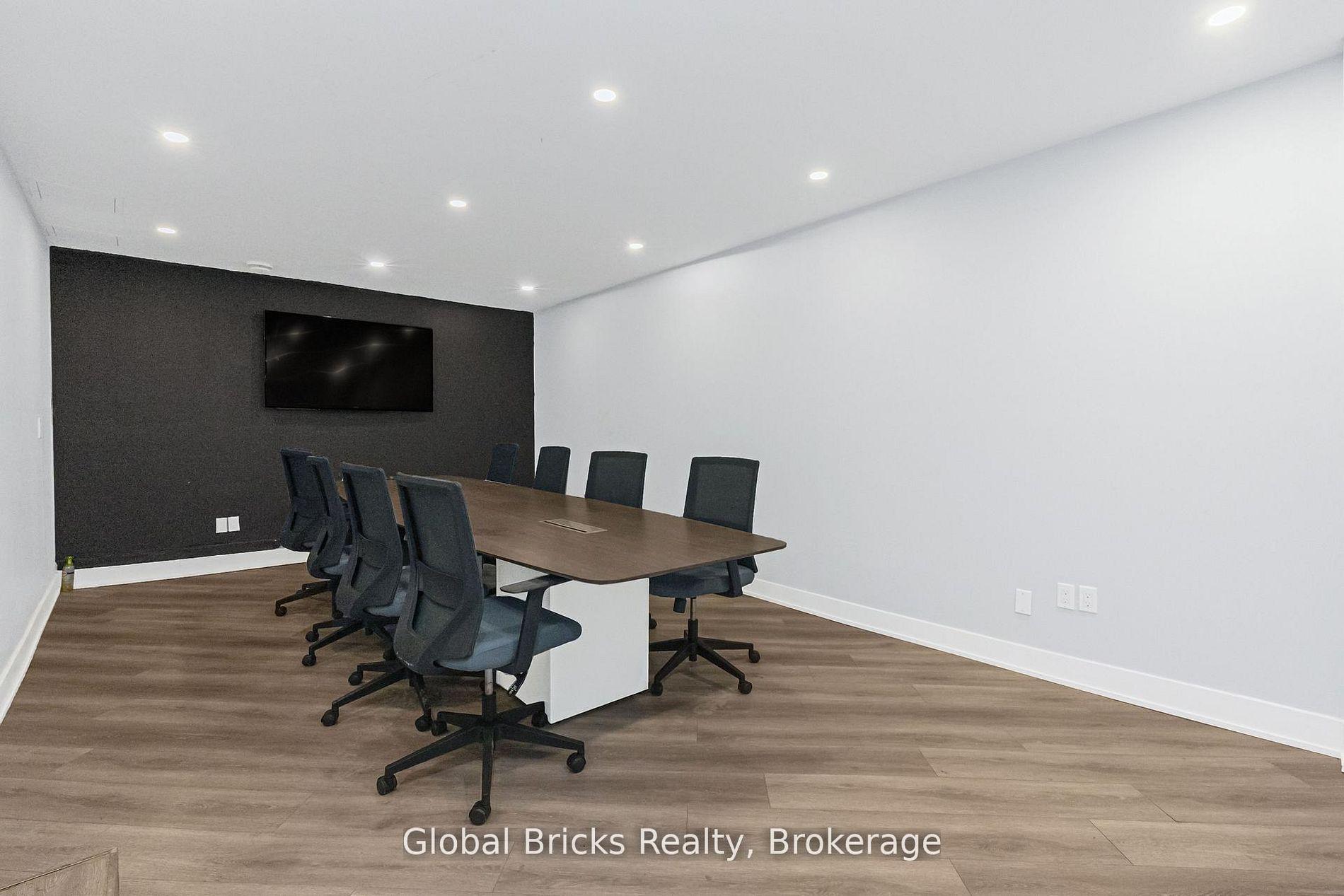Photo 12 of 49 Burnhamthorpe Road E, Oakville, Glenorchy — HOMEH