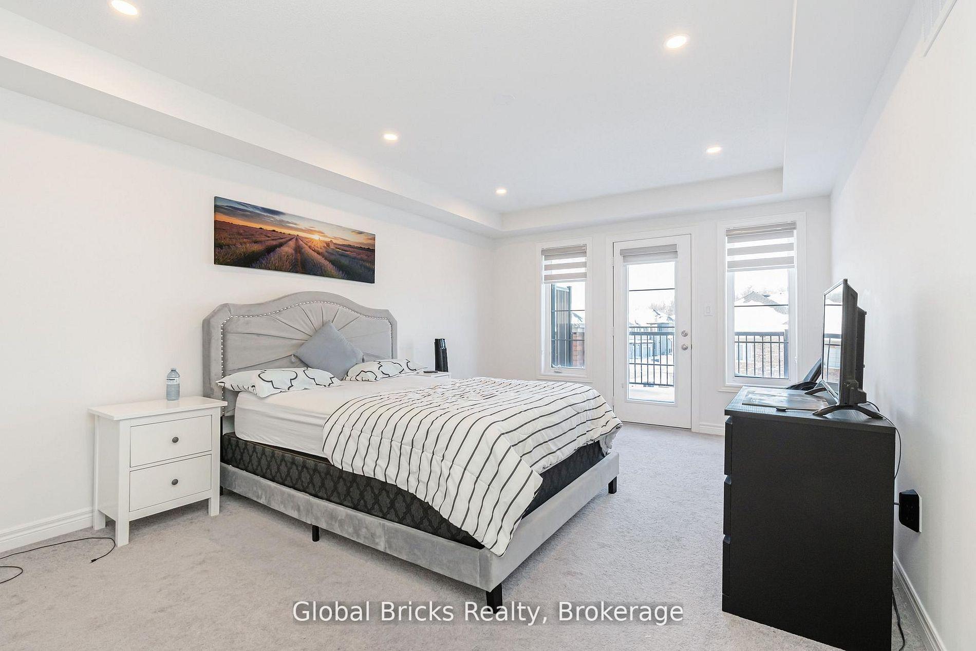 Photo 32 of 49 Burnhamthorpe Road E, Oakville, Glenorchy — HOMEH