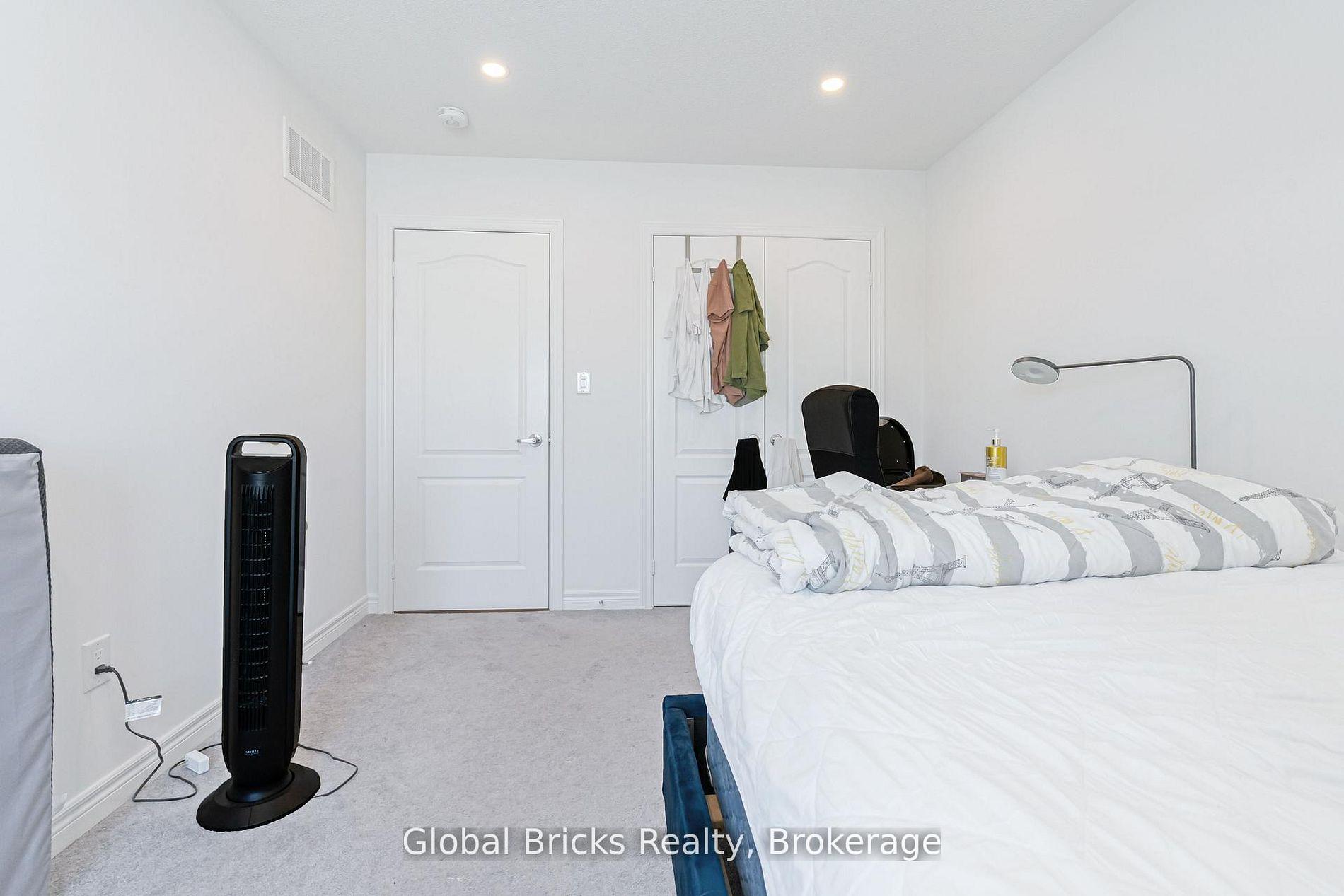 Photo 38 of 49 Burnhamthorpe Road E, Oakville, Glenorchy — HOMEH
