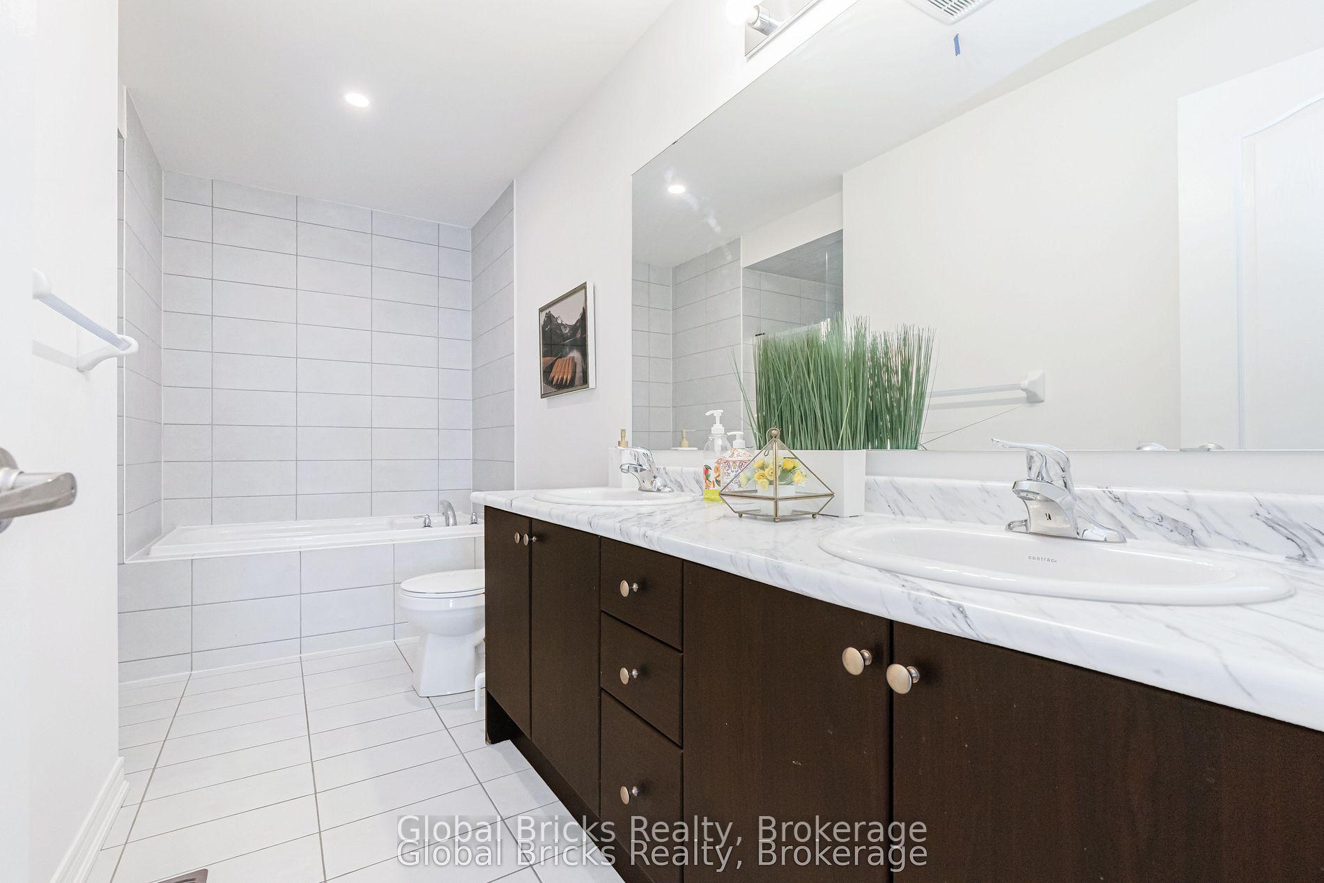 Photo 42 of 49 Burnhamthorpe Road E, Oakville, Glenorchy — HOMEH