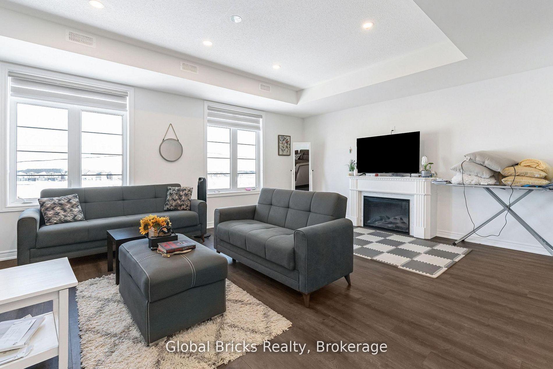 Photo 47 of 49 Burnhamthorpe Road E, Oakville, Glenorchy — HOMEH