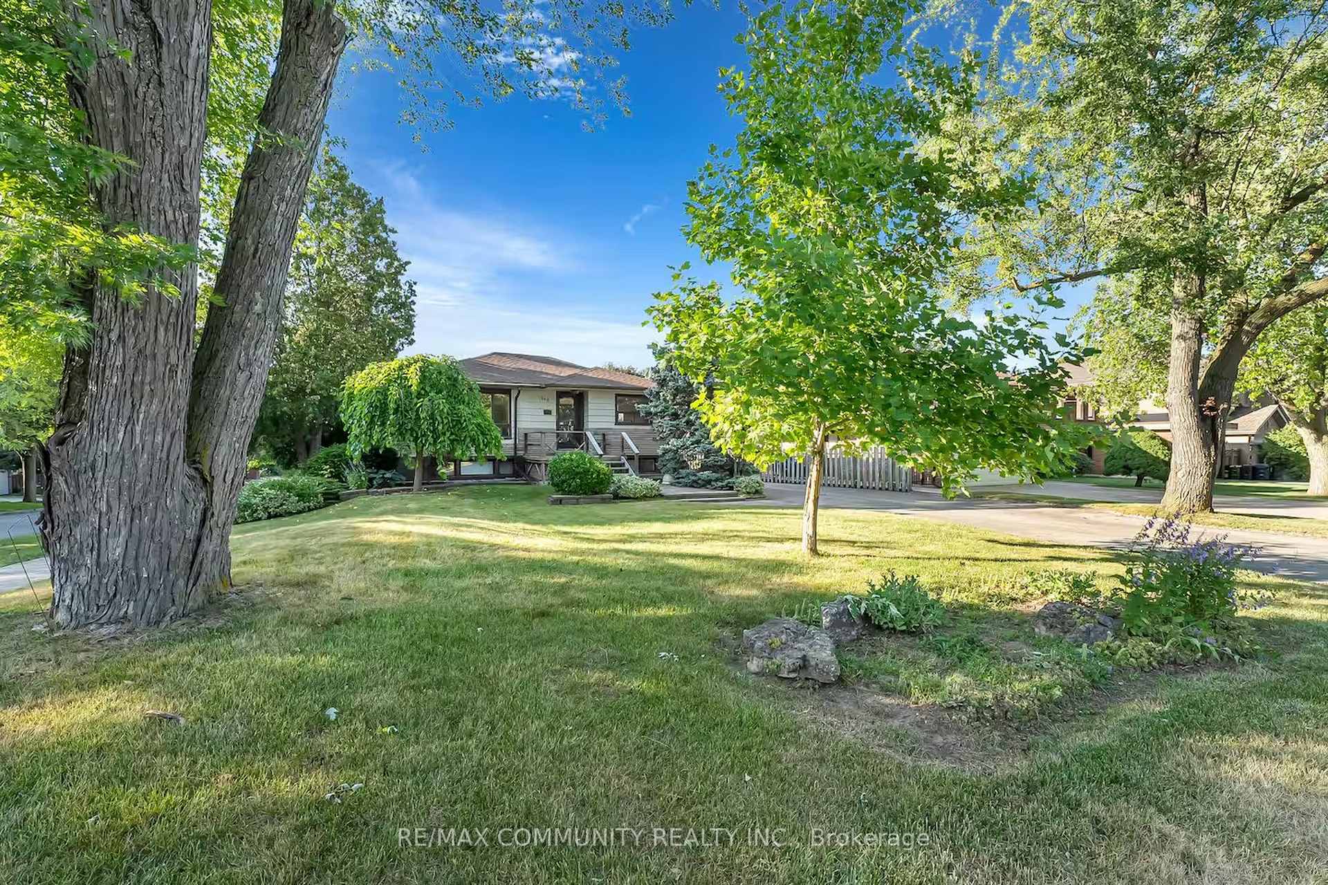 Photo 2 of 446 Ruth Avenue, North York, Newtonbrook East — HOMEH