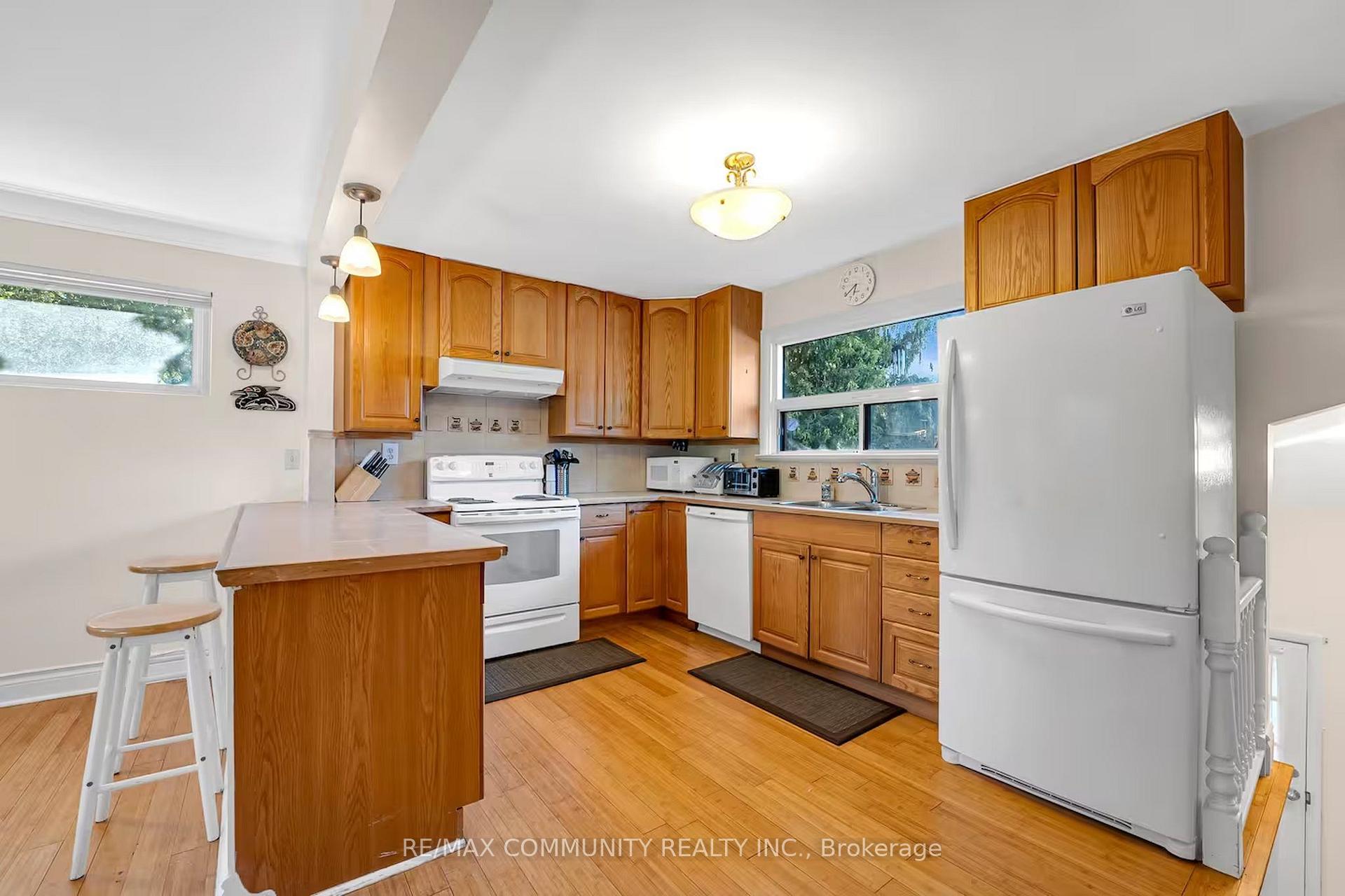 Photo 8 of 446 Ruth Avenue, North York, Newtonbrook East — HOMEH