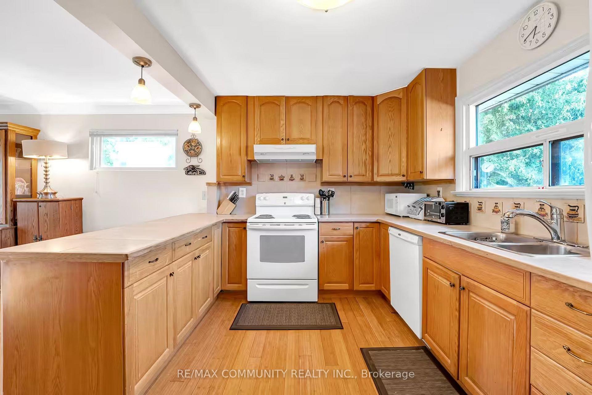 Photo 9 of 446 Ruth Avenue, North York, Newtonbrook East — HOMEH