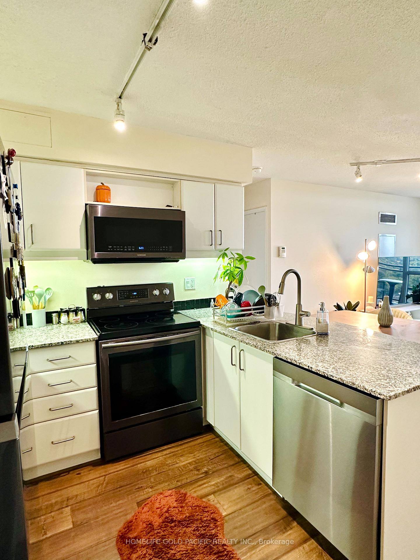 Photo 4 of Unit 2111, 33 Sheppard Avenue E, North York, Willowdale East — HOMEH
