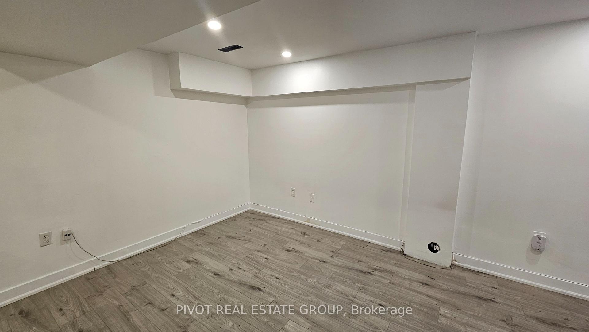 Photo 2 of Unit Bsmt, 1379 Freeport Drive, Mississauga, Erindale — HOMEH